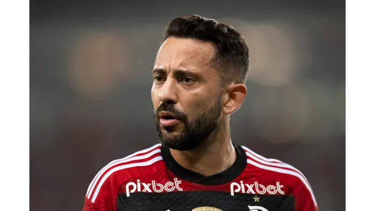 Foto: Jorge Rodrigues/AGIF - Everton Ribeiro em partida pelo Flamengo na Libertadores