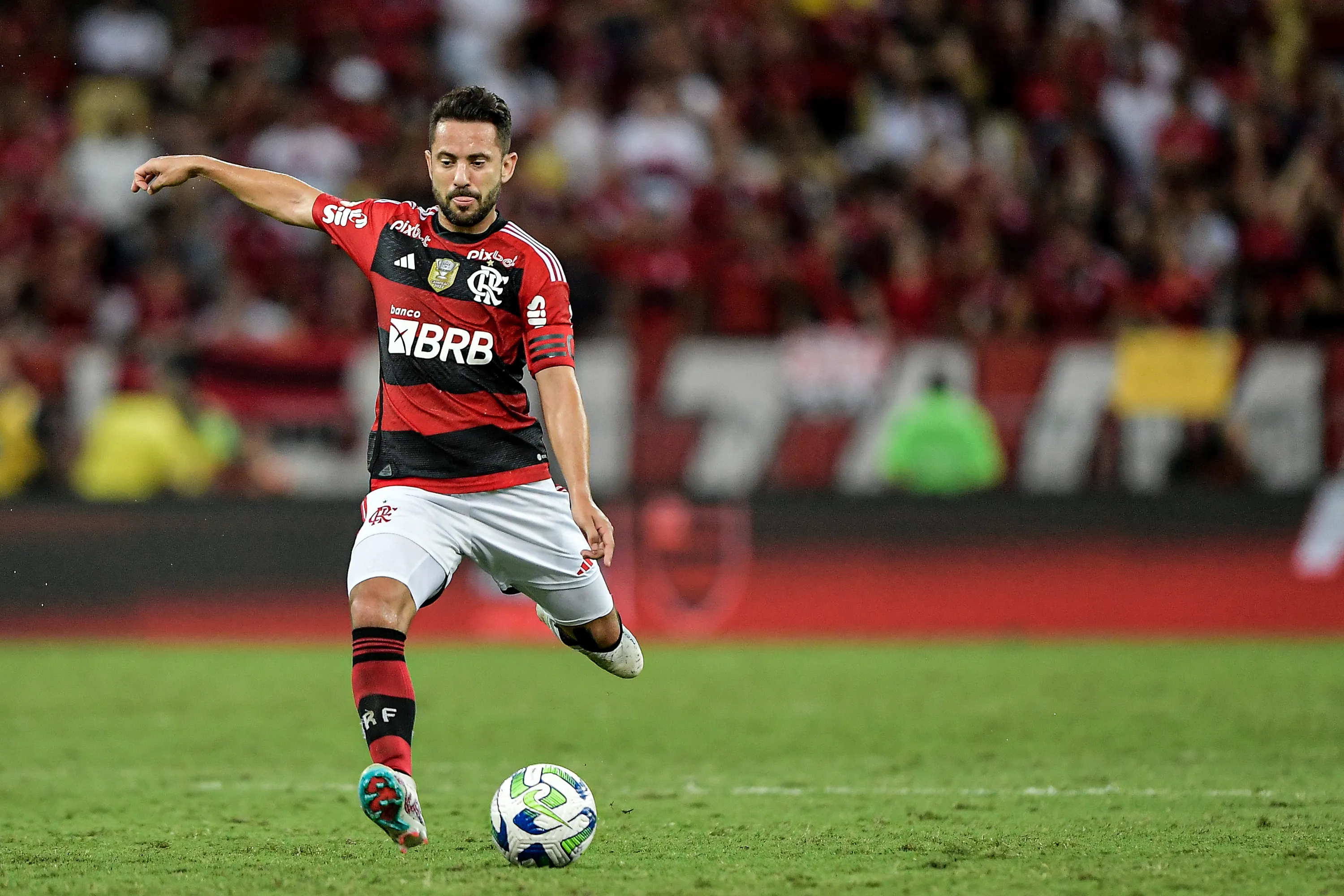 Foto: Thiago Ribeiro/AGIF – Everton Ribeiro ainda não chegou a um acordo para renovar com o Flamengo