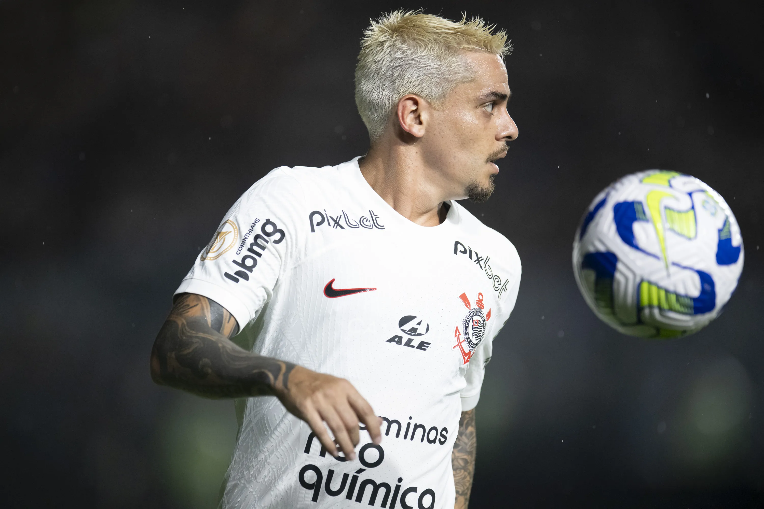 Foto: Jorge Rodrigues/AGIF – Fagner em ação pelo Corinthians no Campeonato Brasileiro.