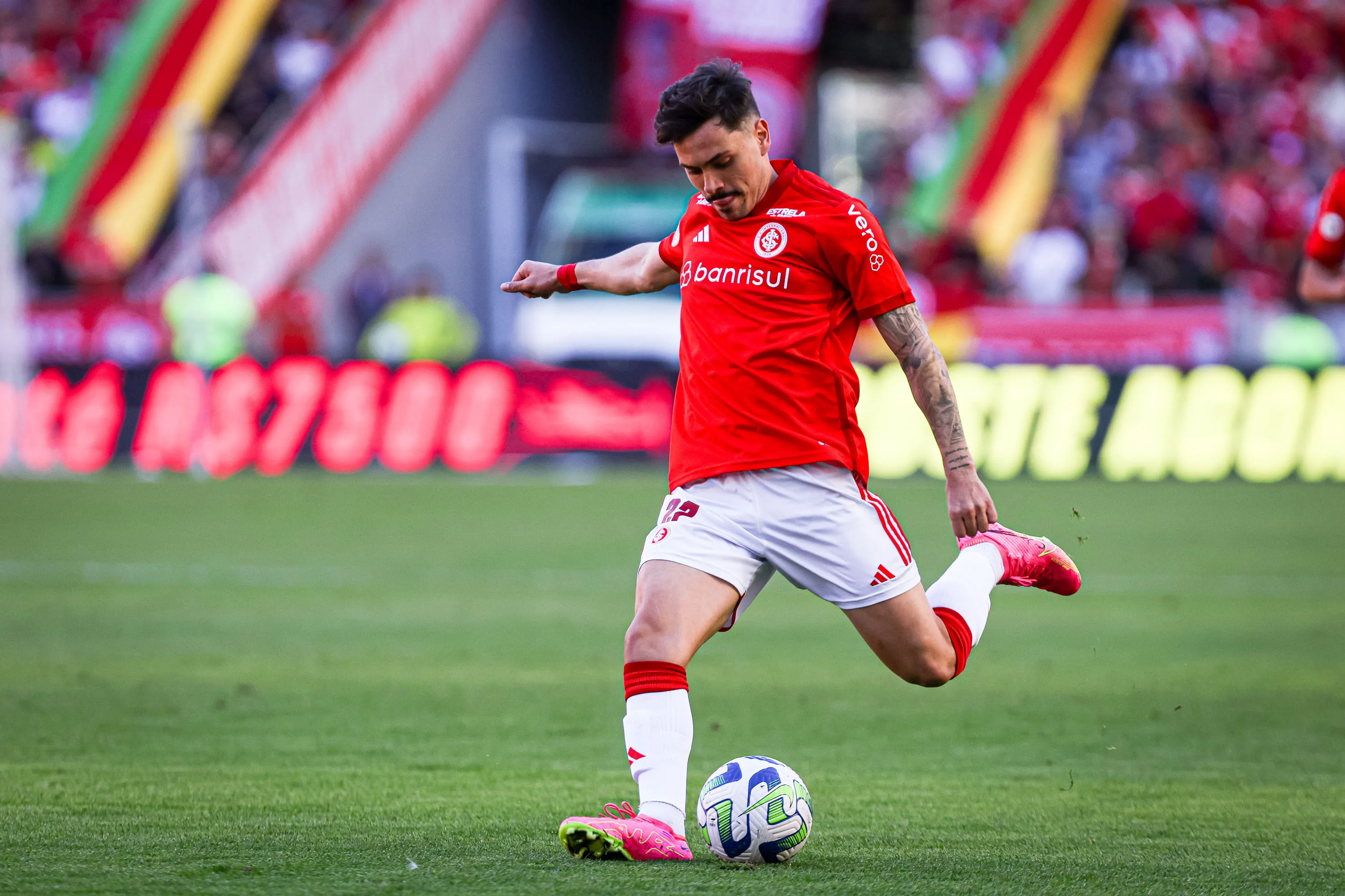 Internacional quer R$ 42,8 milhões para vender Mauricio ao Palmeiras. Foto: Maxi Franzoi/AGIF