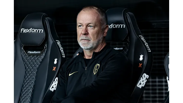 Mano Menezes tecnico do Corinthians durante partida contra o Atletico-MG no estadio Arena Corinthians pelo campeonato Brasileiro A 2023. Foto: Fabio Giannelli/AGIF