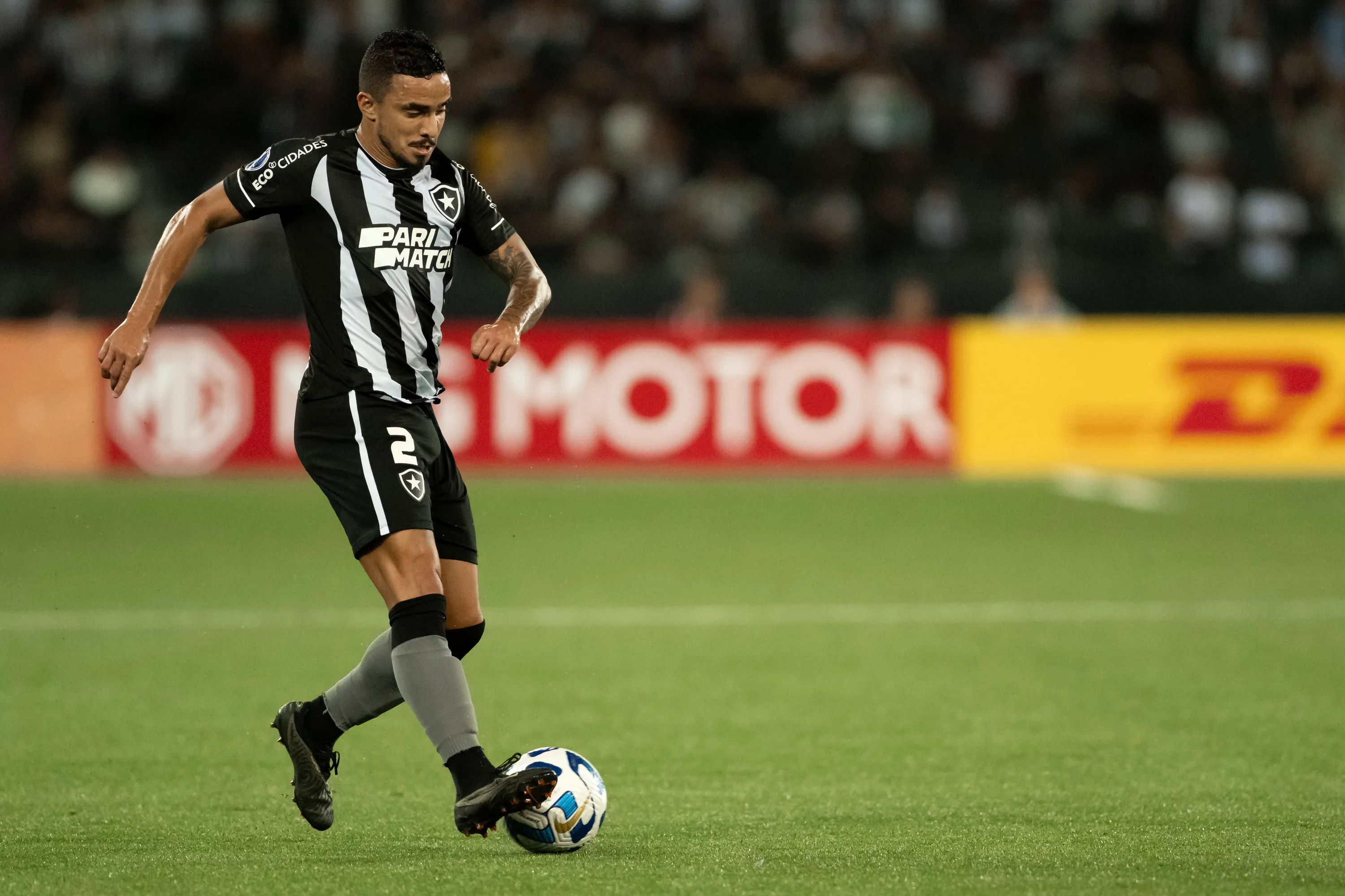 Rafael, lateral do Botafogo. Foto: Jorge Rodrigues/AGIF
