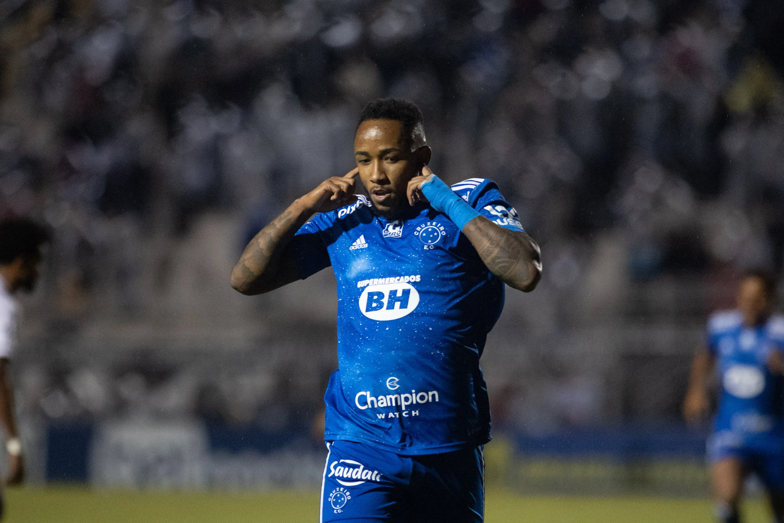 SP – Campinas – 28/09/2022 – BRASILEIRO B 2022, PONTE PRETA X CRUZEIRO – Rafa Silva jogador do Cruzeiro comemora seu gol durante partida contra o Ponte Preta no estadio Moises Lucarelli pelo campeonato Brasileiro B 2022. Foto: Diogo Reis/AGIF