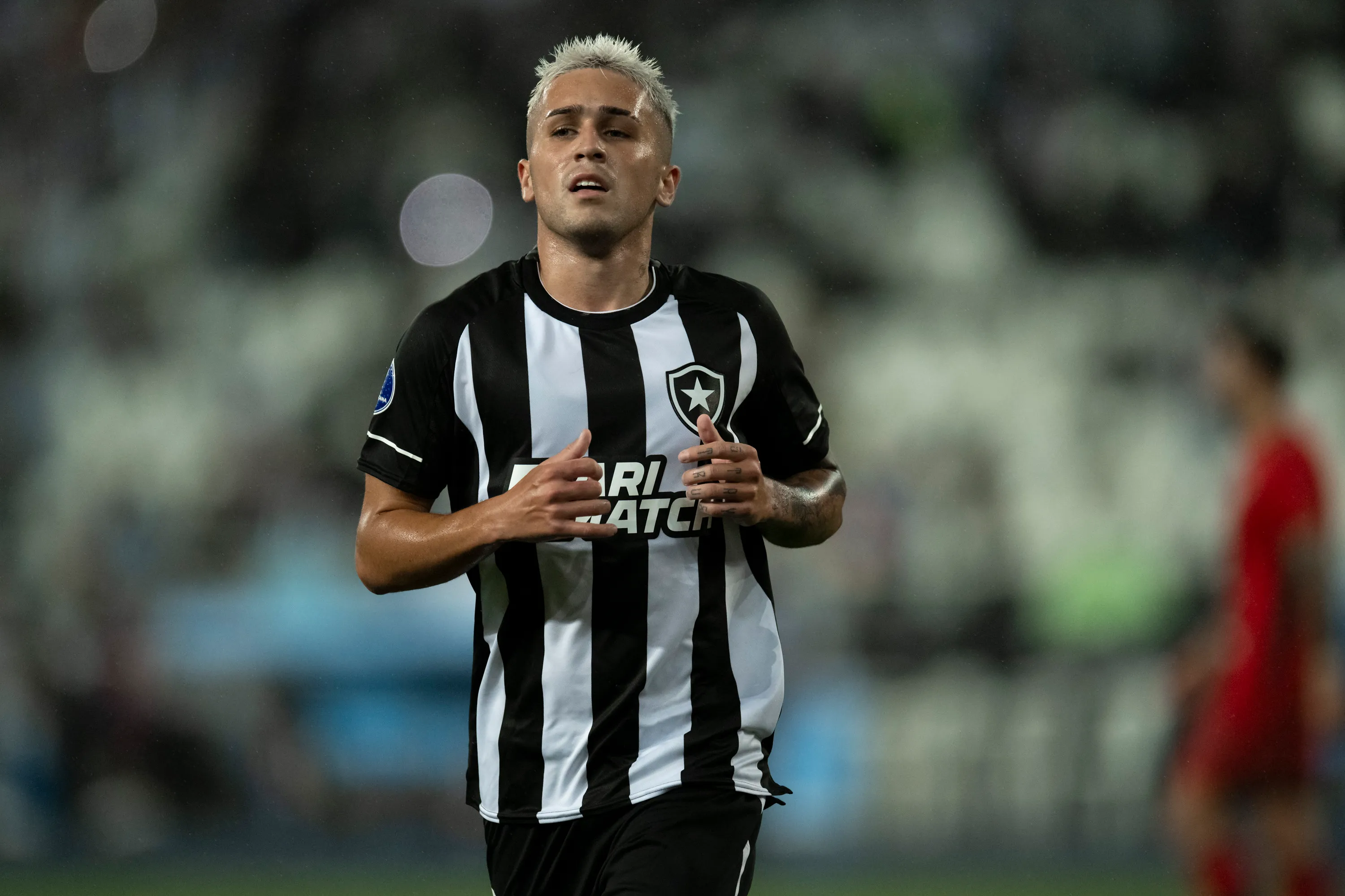 Diego Hernandez em ação pelo  Botafogo. Foto: Jorge Rodrigues/AGIF