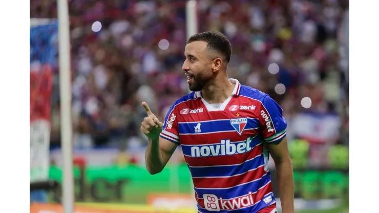 Volante falou sobre o interesse do Palmeiras - Foto: Lucas Emanuel/AGIF
