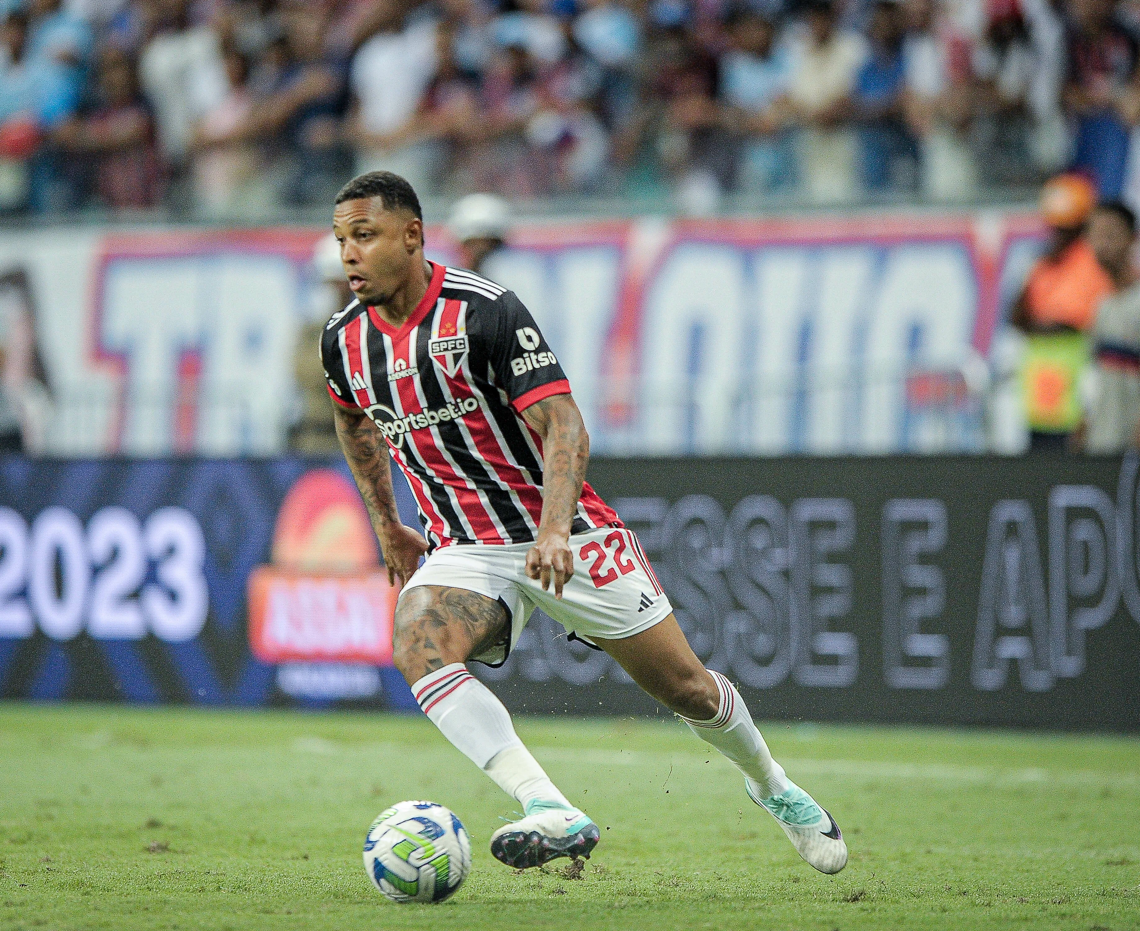 Foto: Jhony Pinho/AGIF – David em ação pelo São Paulo.