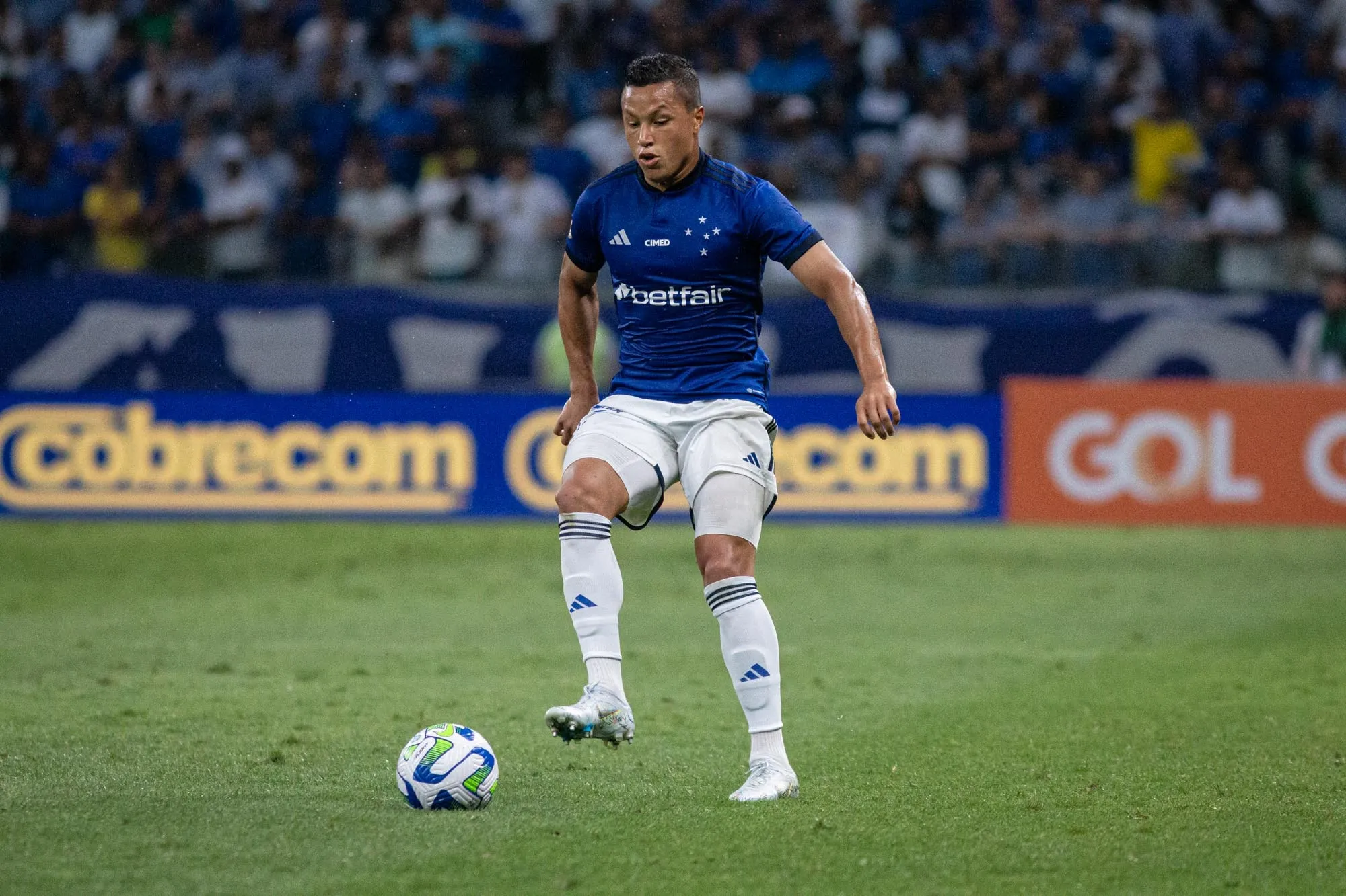 Marlon jogador do Cruzeiro durante partida contra o América-MG pelo campeonato Brasileiro A 2023. Foto: Fernando Moreno/AGIF