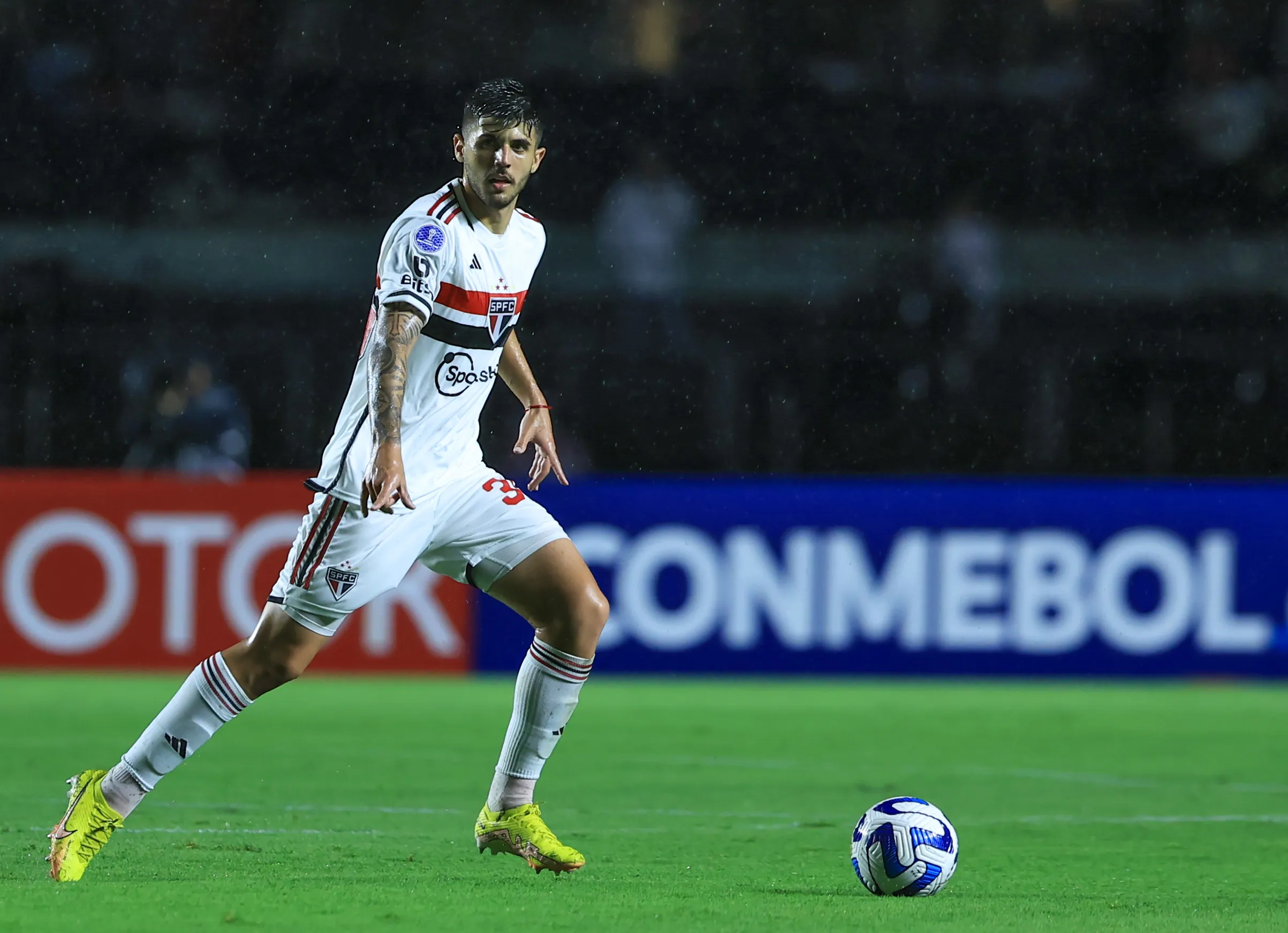 Beraldo deve ser vendido para ‘equilibrar as contas’ no São Paulo.  Foto: Marcello Zambrana/AGIF