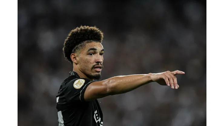 Adryelson deixará o Botafogo em 2024. Foto: Thiago Ribeiro/AGIF