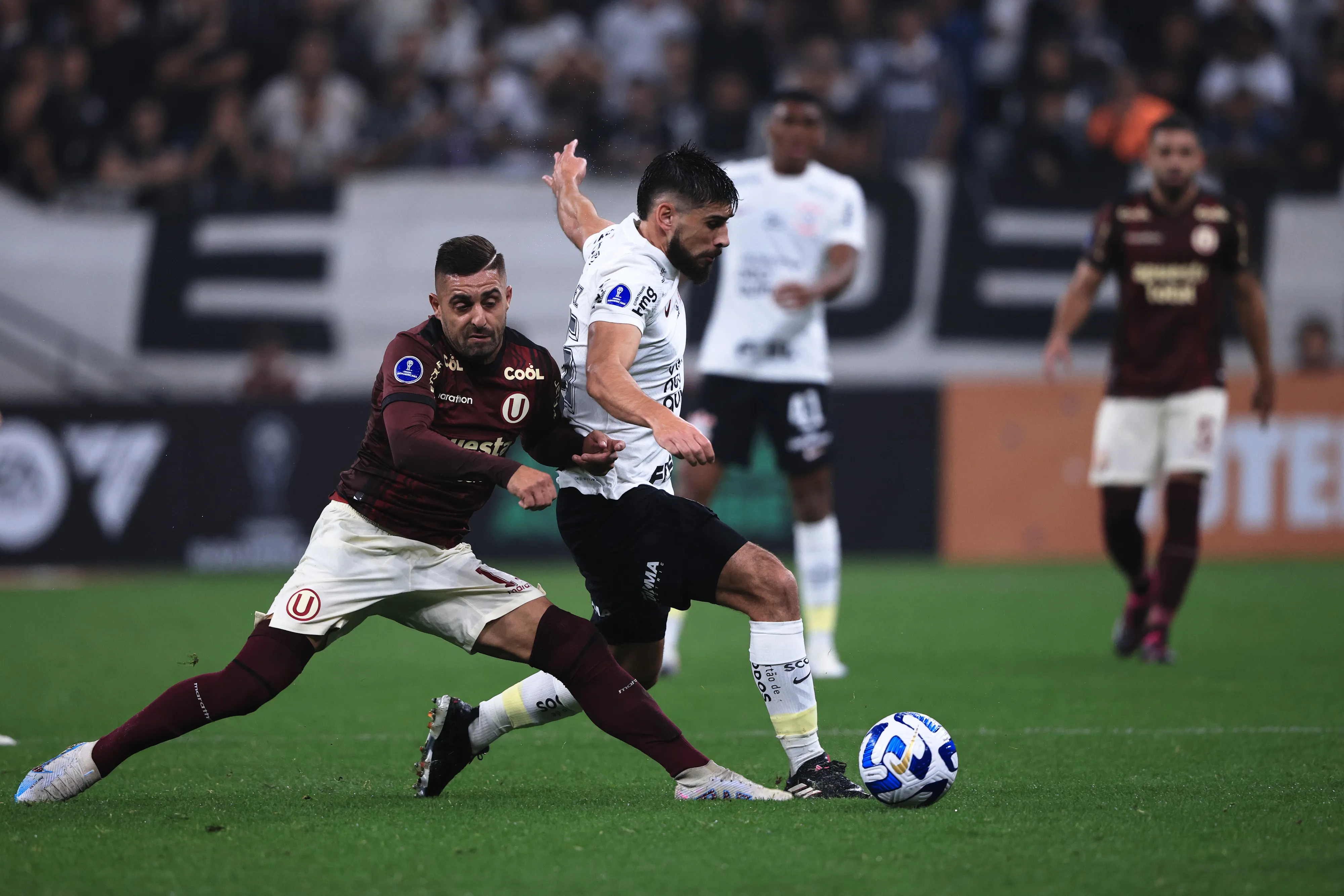 Bruno Mendez em ação pelo Corinthians. Foto: Ettore Chiereguini/AGIF