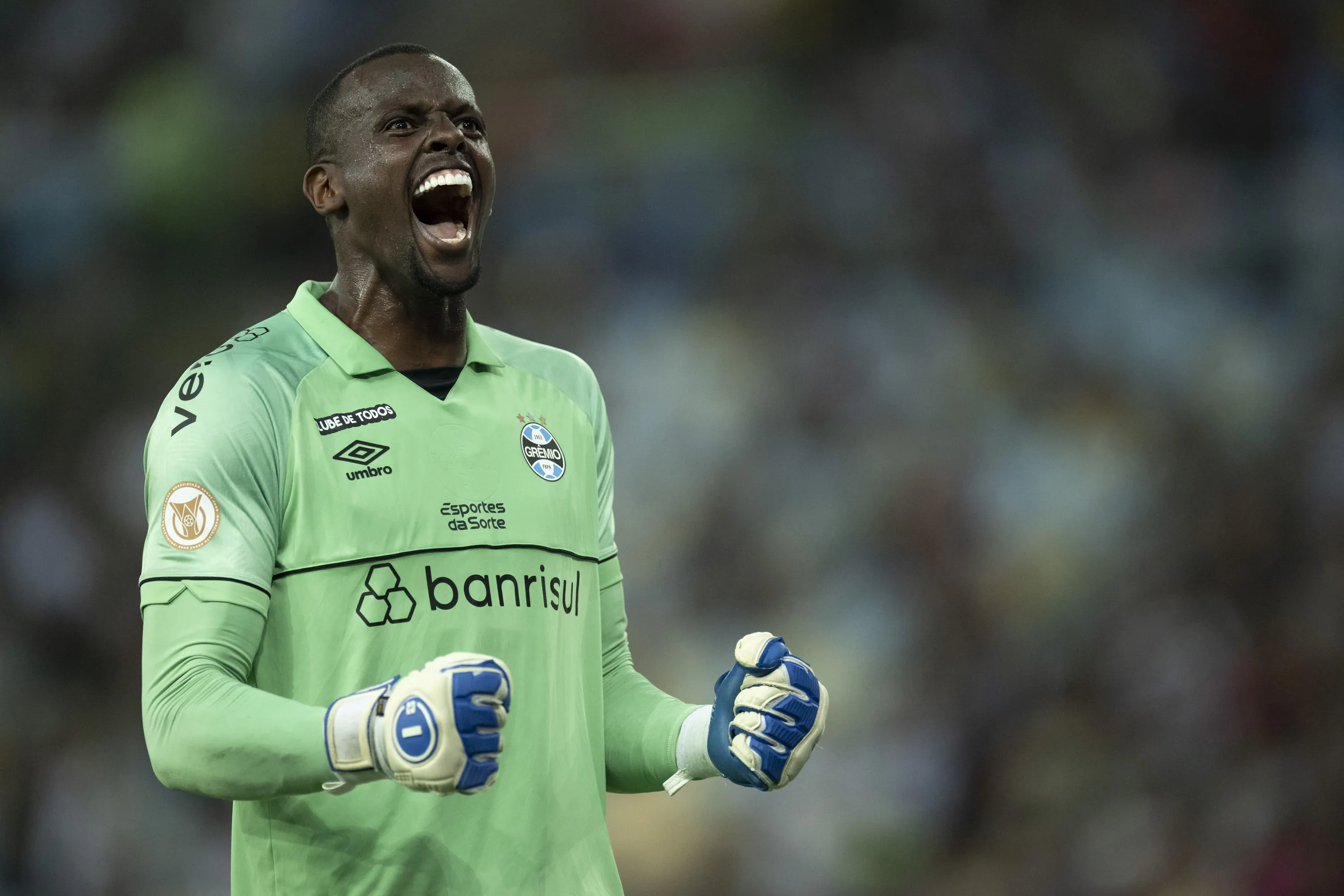 Caique goleiro do Gremio durante partida contra o Fluminense no  Maracana pelo campeonato Brasileiro A 2023. Foto: Jorge Rodrigues/AGIF