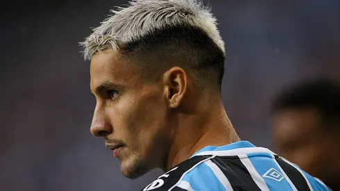 Foto: Pedro H. Tesch/Getty Images – Ferreira em partida pelo Grêmio no Campeonato Brasileiro