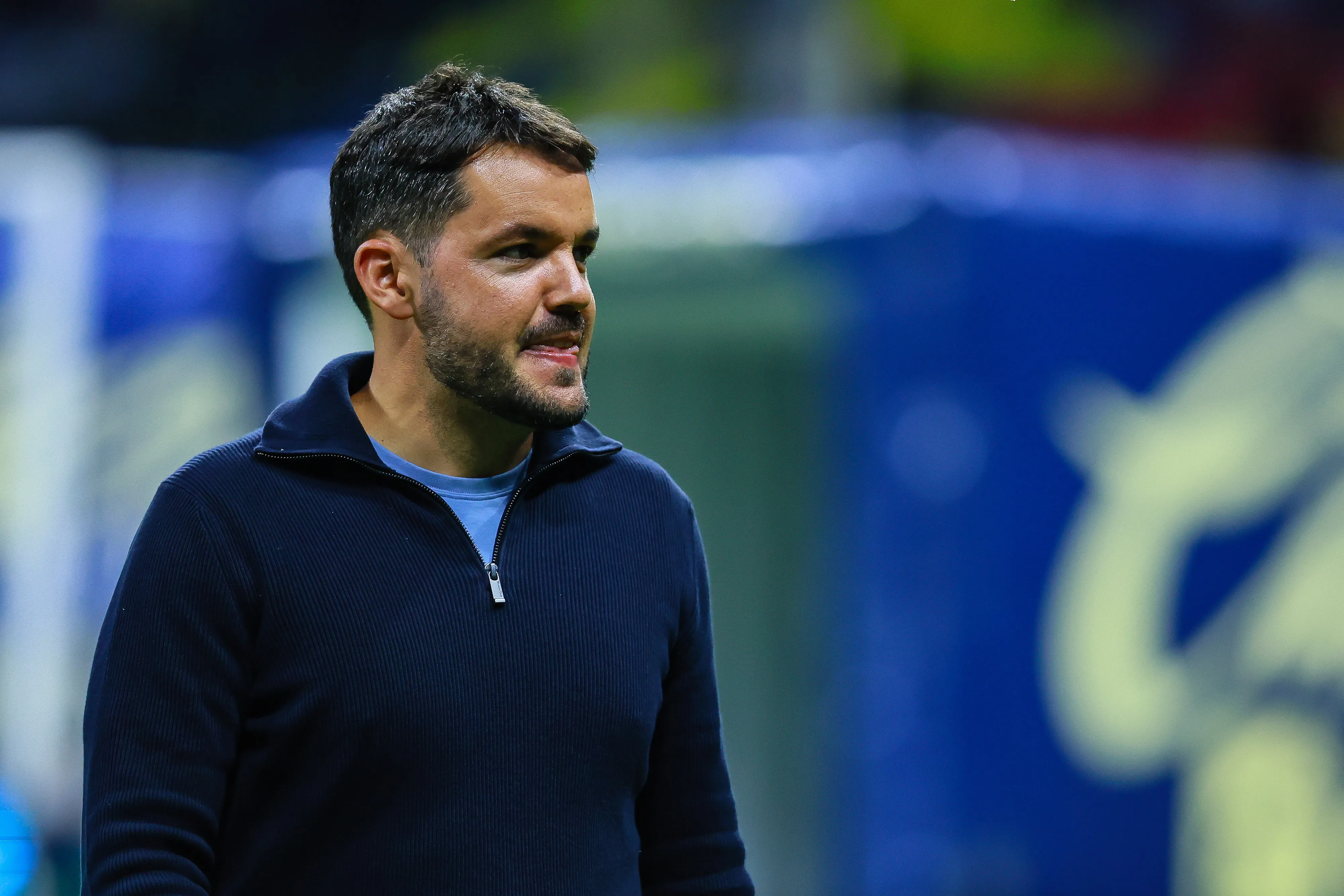 Nicolás Larcamón pode comandar o Cruzeiro em 2024. Foto: Manuel Velasquez/Getty Images