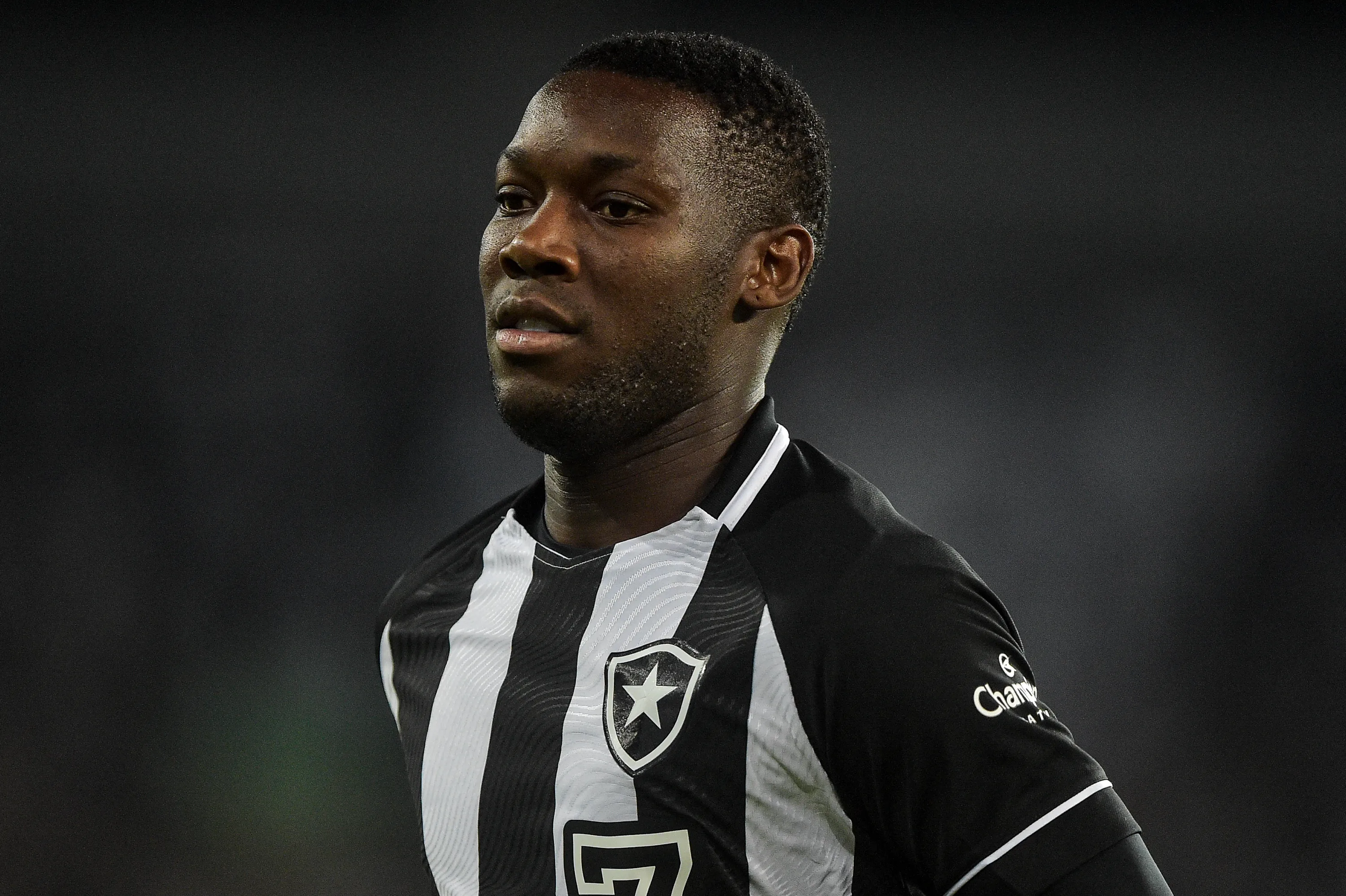 Patrick de Paula, meia do Botafogo. Foto: Thiago Ribeiro/AGIF