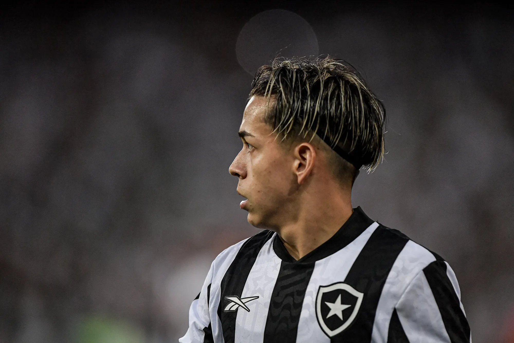 Matias Segovia jogador do Botafogo durante partida contra o Coritiba no estadio Engenhao pelo campeonato Brasileiro A 2023. Foto: Thiago Ribeiro/AGIF