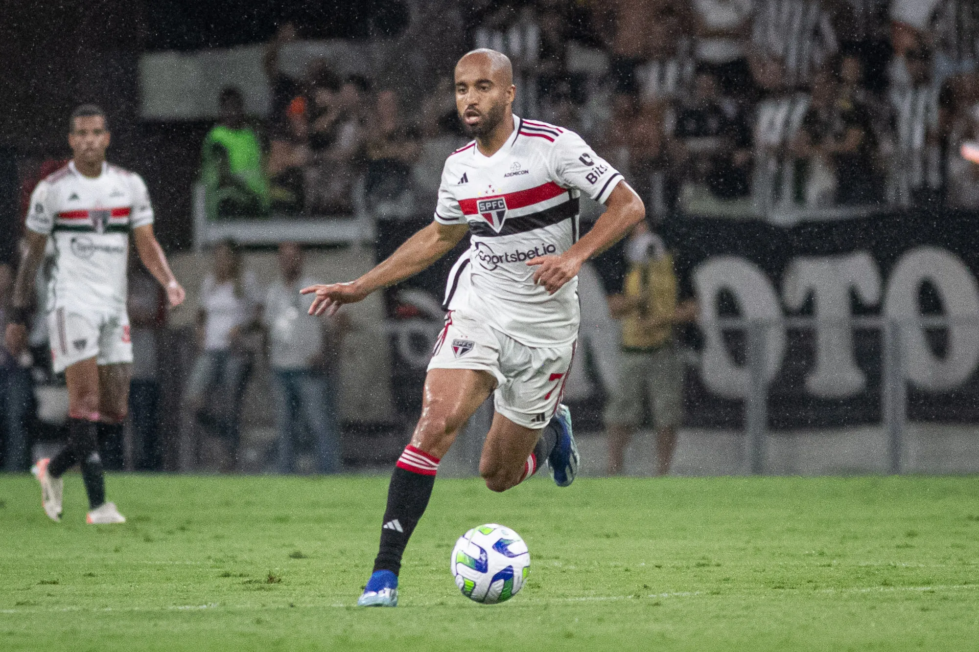 Lucas Moura se aproxima de renovação no São Paulo. Foto: Fernando Moreno/AGIF