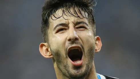 Villasanti jogador do Grêmio comemora seu gol durante partida contra o Internacional no estádio Arena do Grêmio pelo campeonato BRASILEIRO A 2023. Foto: Pedro H. Tesch/AGIF