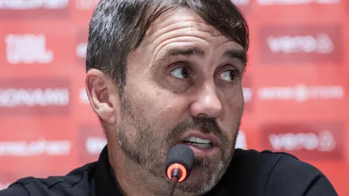 Eduardo Coudet durante entrevista coletiva após a partida contra o Athletico-PR no estádio Arena da Baixada pelo campeonato Brasileiro A 2023.