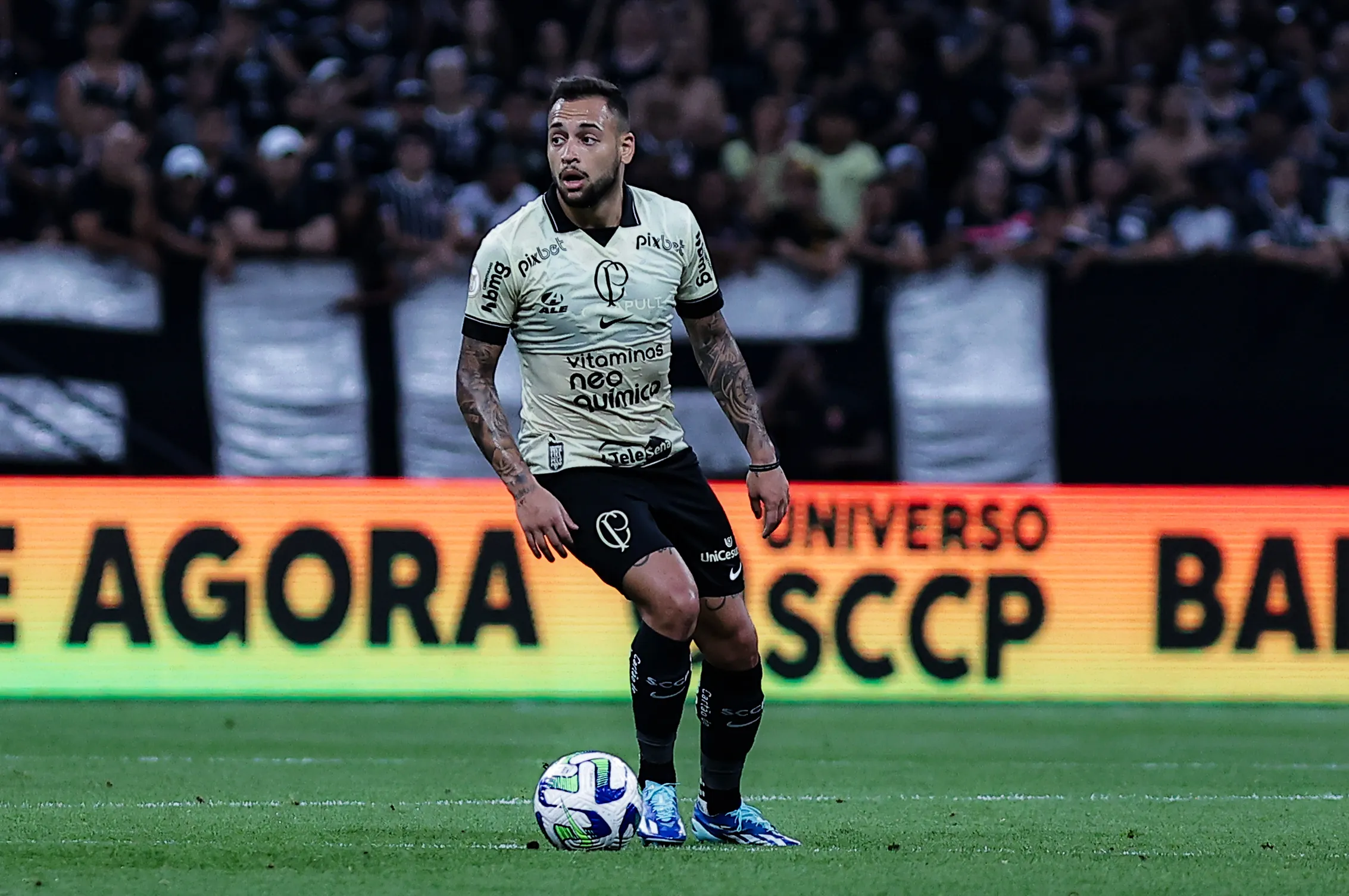 Foto: Fabio Giannelli/AGIF – Maycon durante uma partida do Corinthians no Campeonato Brasileiro.
