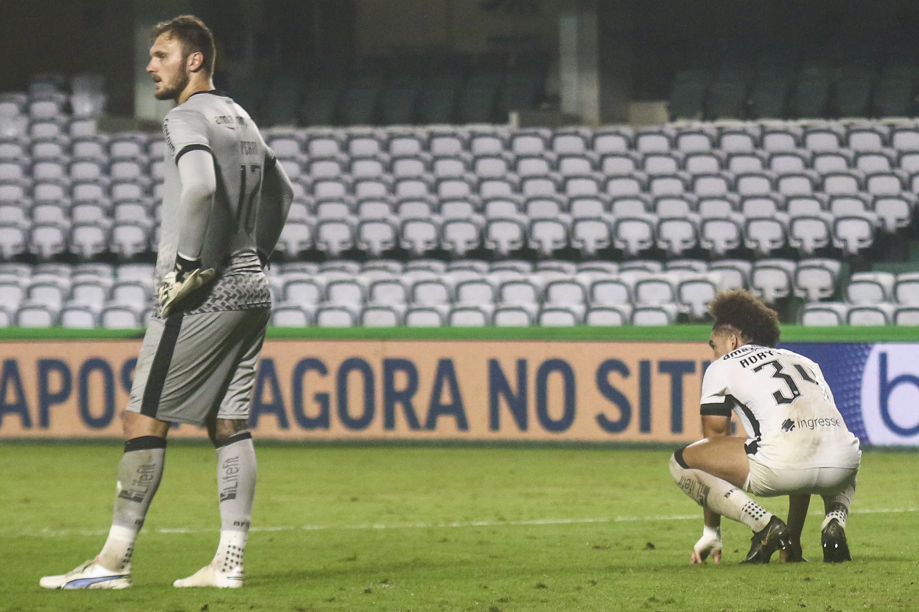 Lucas Perri e Adryelson  no Botafogo – Foto: Gabriel Machado/AGIF