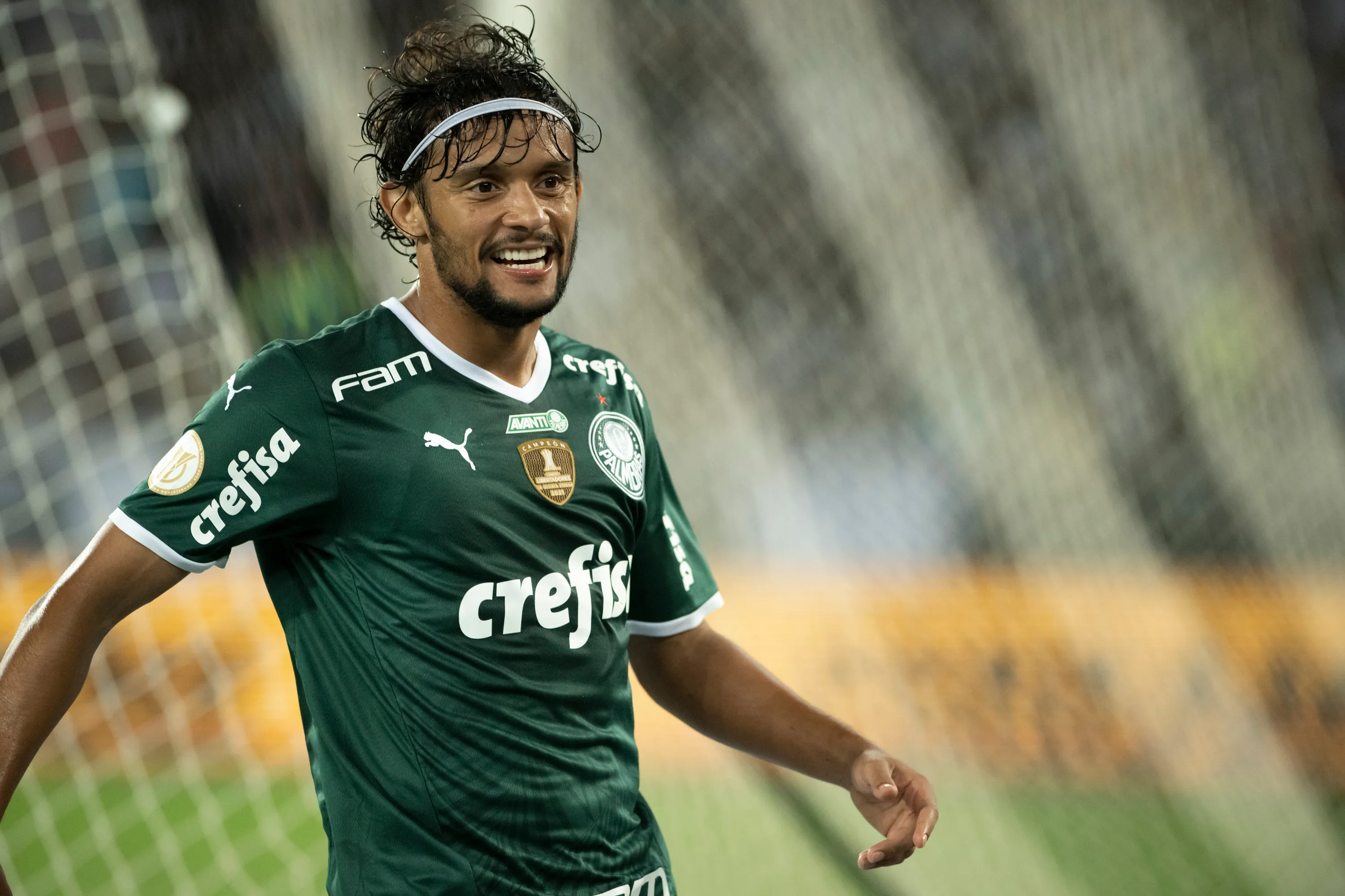 RJ – Rio de Janeiro – 03/10/2022 – BRASILEIRO A 2022, BOTAFOGO X PALMEIRAS – Gustavo Scarpa jogador do Palmeiras comemora seu gol durante partida contra o Botafogo no estadio Engenhao pelo campeonato Brasileiro A 2022. Foto: Jorge Rodrigues/AGIF