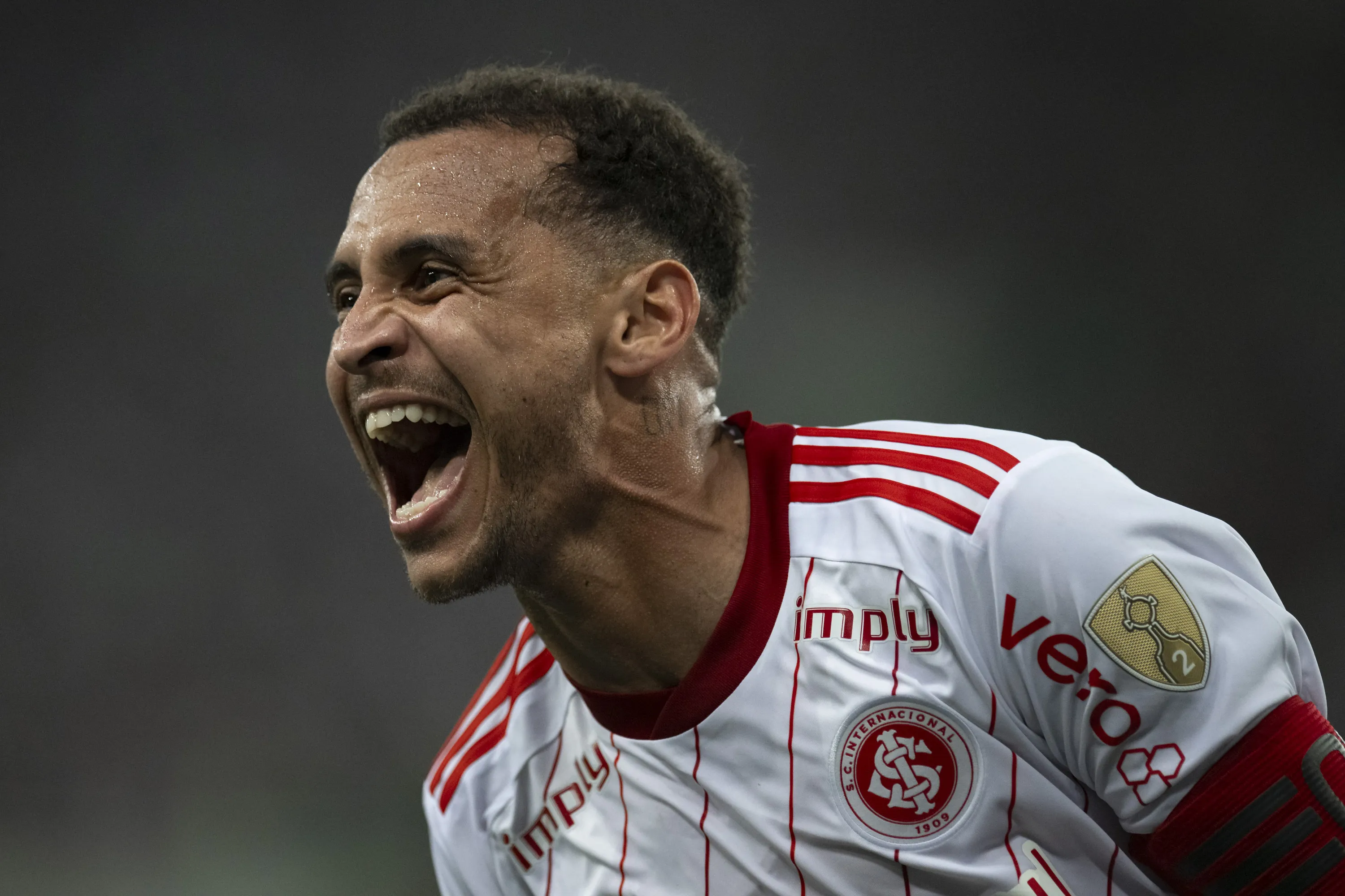 Alan Patrick jogador do Internacional comemora seu gol durante partida contra o Fluminense no estadio Maracana pelo campeonato Libertadores 2023. Foto: Jorge Rodrigues/AGIF