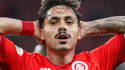 Maurício lamenta chance perdida durante partida contra o Goiás no estádio Beira-Rio pelo campeonato BRASILEIRO A 2023. Foto: Maxi Franzoi/AGIF