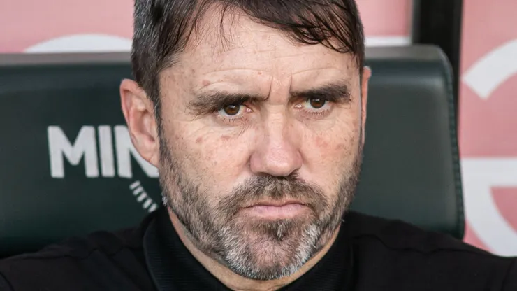 Eduardo Coudet durante partida contra o Cruzeiro no estádio Mineirão pelo campeonato Brasileiro A 2023. Foto: Fernando Moreno/AGIF