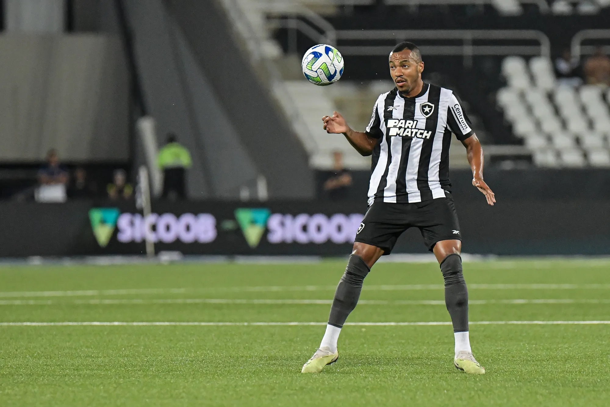 Marlon Freitas, volante do Botafogo. Foto: Thiago Ribeiro/AGIF