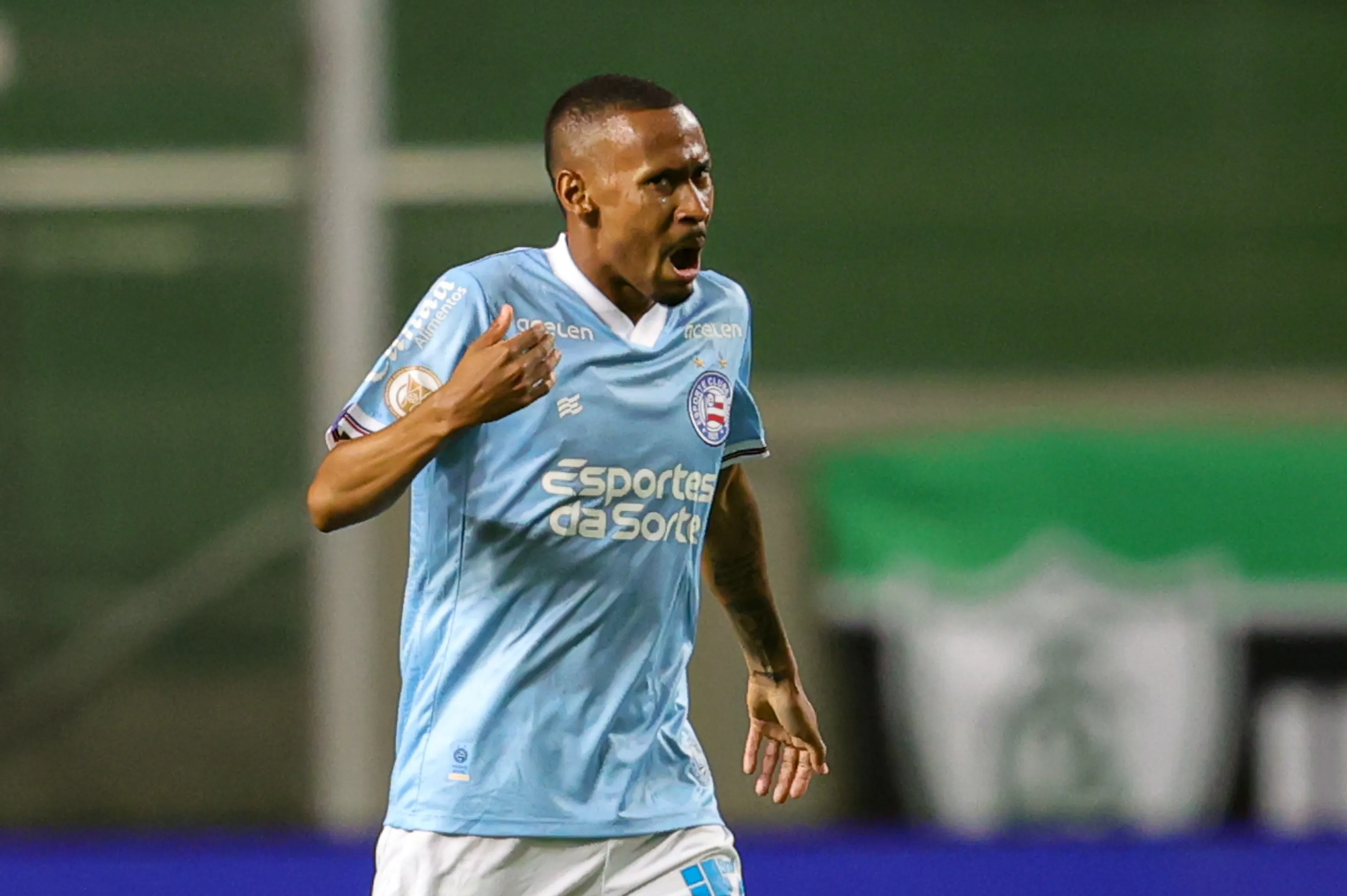 Foto: Gilson Lobo/AGIF – Ademir em ação pelo Bahia no Campeonato Brasileiro.