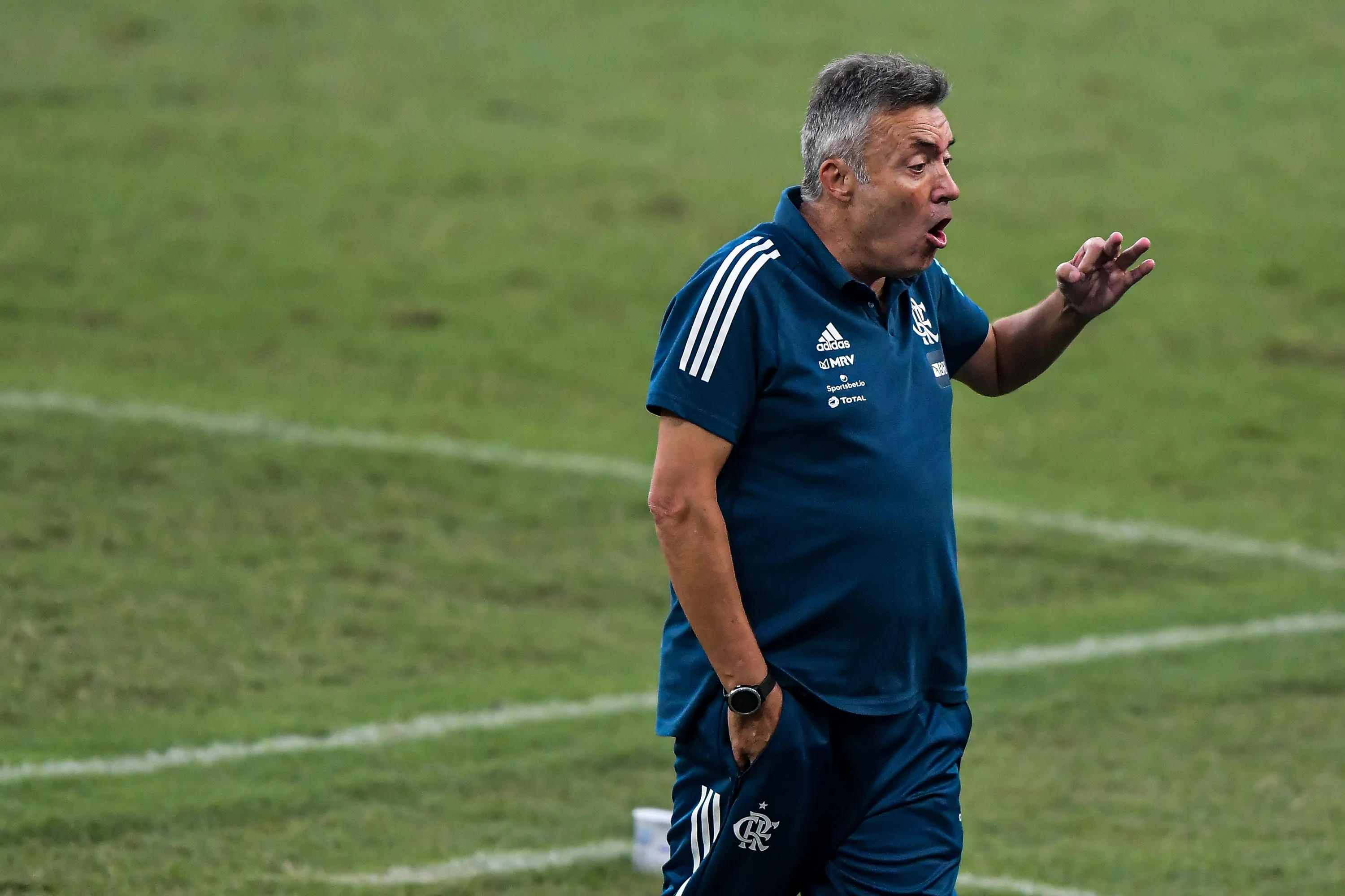 Doménec Torrent se aproxima de acerto com o Athletico. Foto: Thiago Ribeiro/AGIF