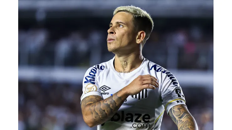 Foto: Marcello Zambrana/AGIF - Soteldo em partida pelo Santos no Campeonato Brasileiro
