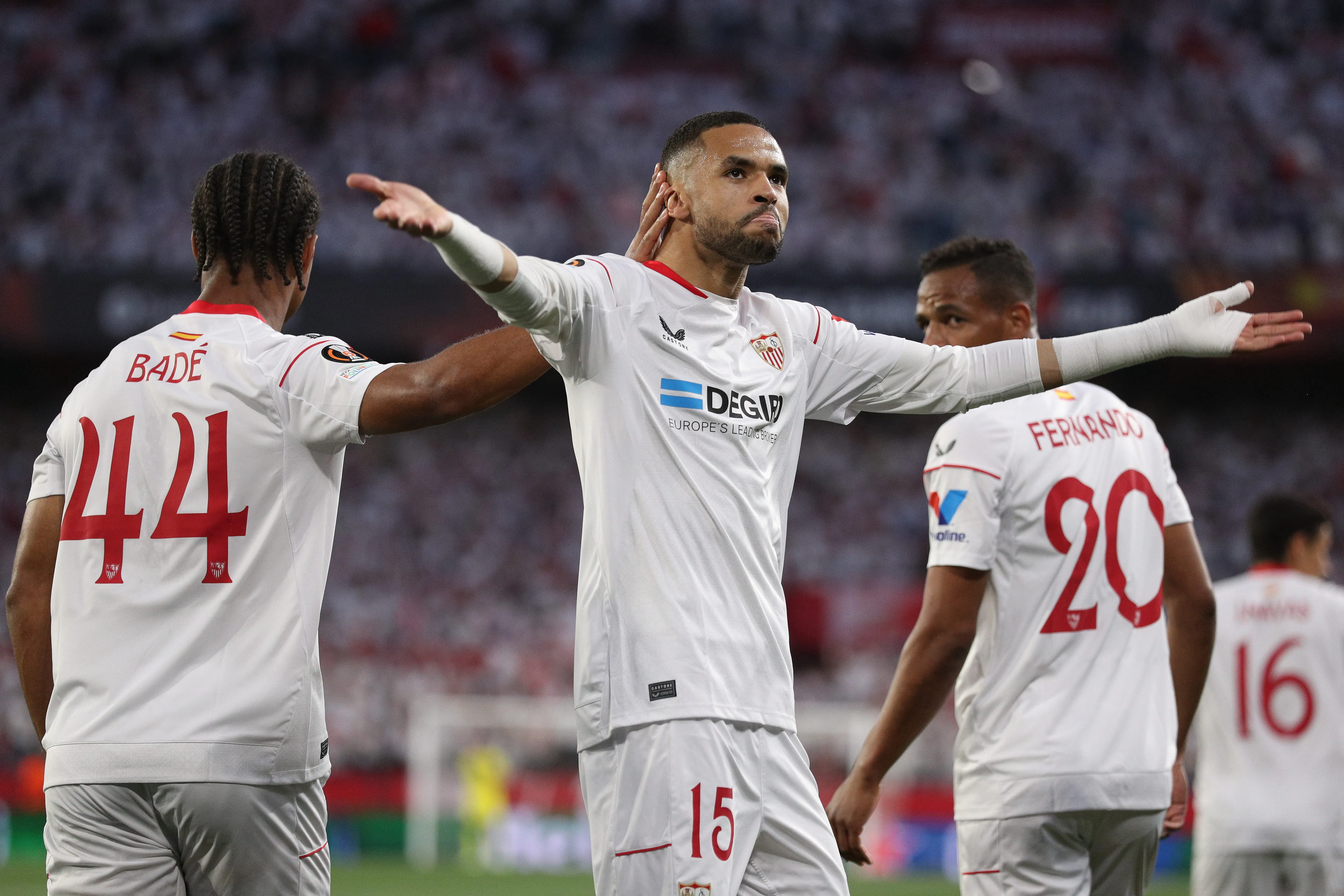 Fernando Reges em ação pelo Sevilla. Foto: Gonzalo Arroyo Moreno/Getty Images