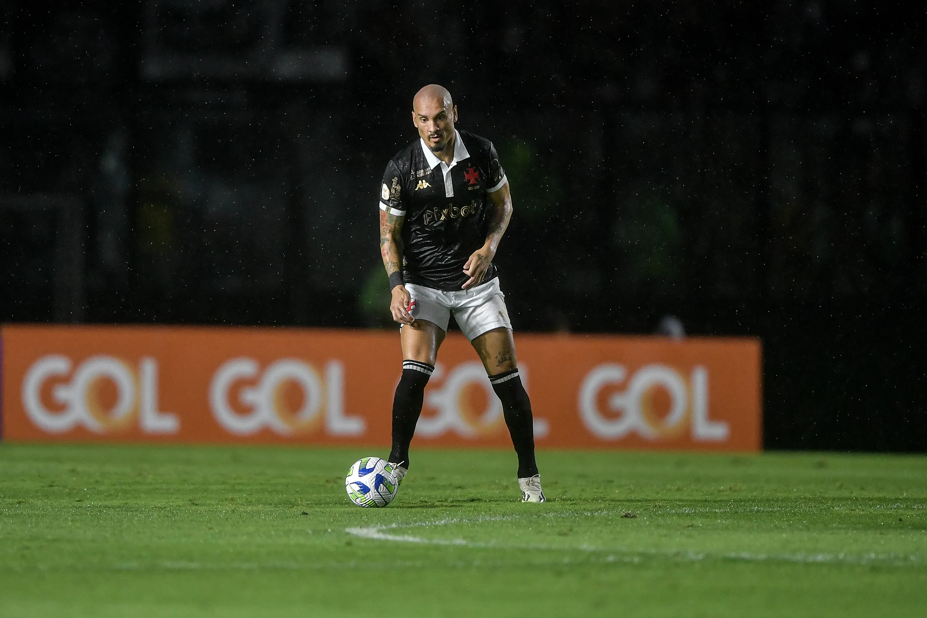 Vasco fará proposta de renovação contratual para Maicon. Foto: Thiago Ribeiro/AGIF