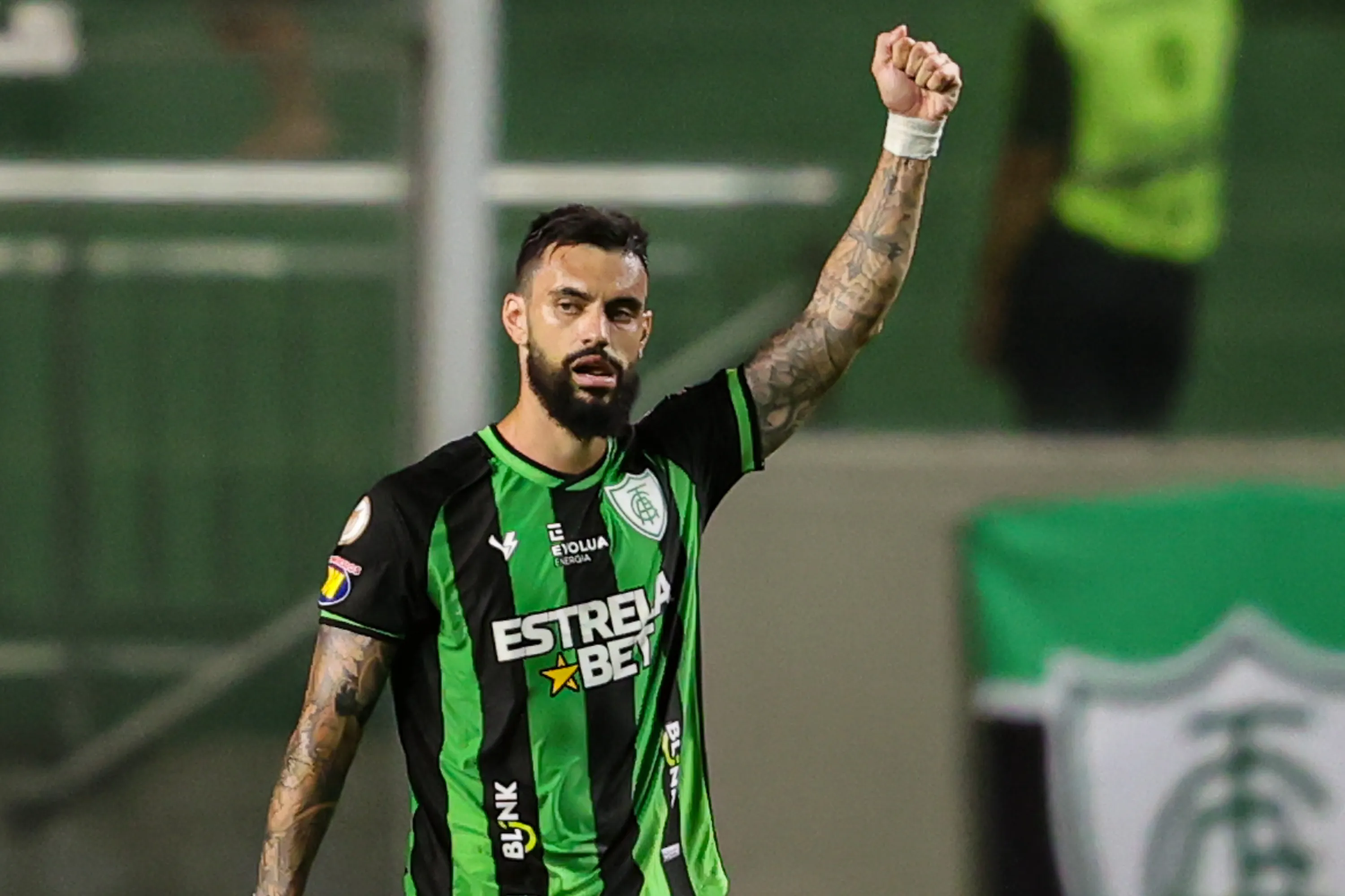 Foto: Gilson Lobo/AGIF – Mastriani em ação pelo América-MG no Campeonato Brasileiro.