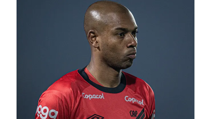 Foto: Heber Gomes/AGIF - Companheiro de Fernandinho entra na mira do Corinthians.