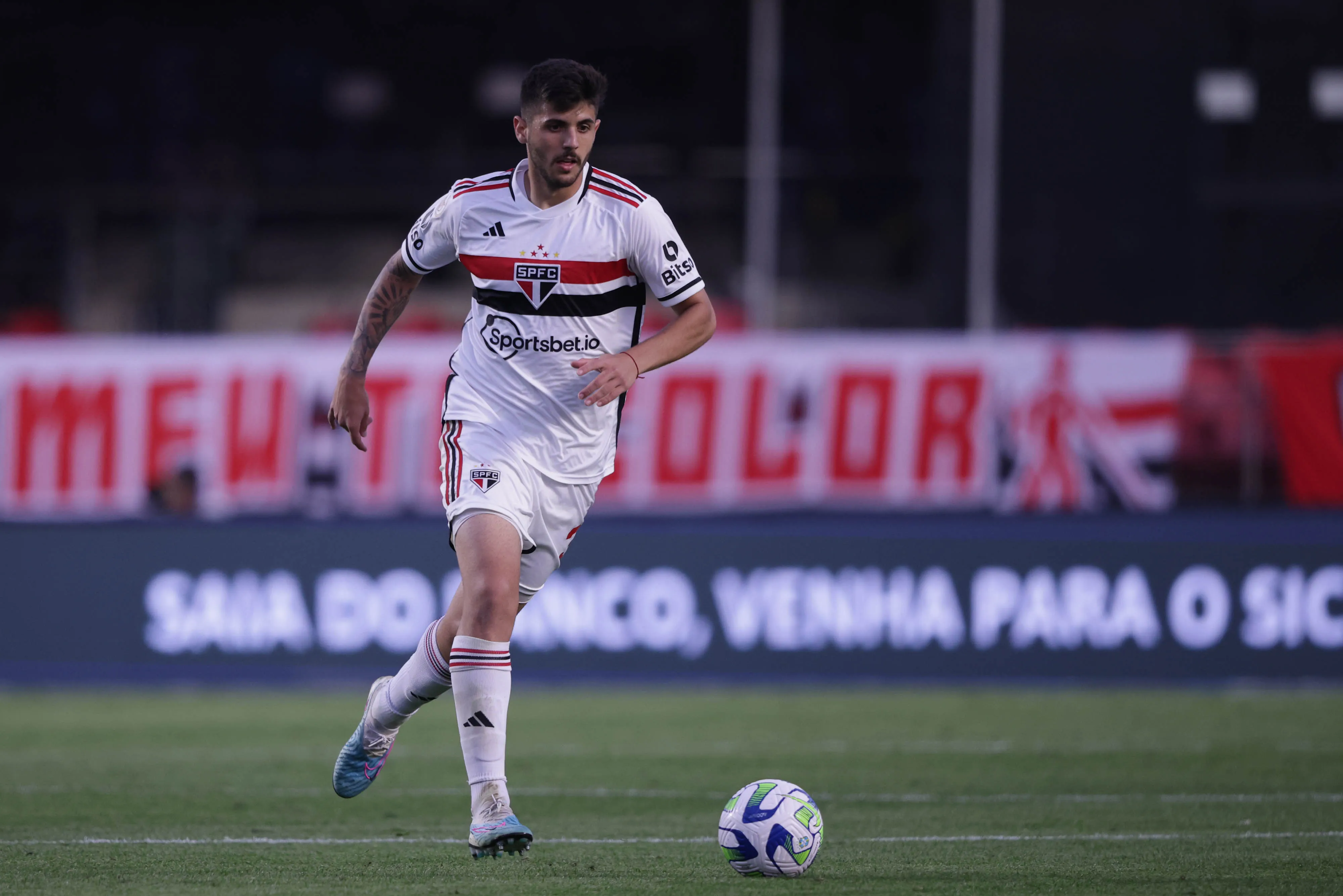 São Paulo não contratará reposição caso venda Beraldo. Foto: Ettore Chiereguini/AGIF
