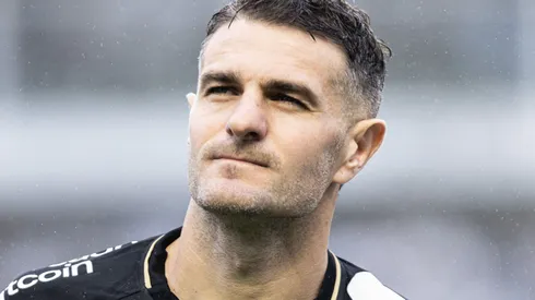 Vegetti jogador do Vasco durante partida contra o Santos no estádio Vila Belmiro pelo campeonato Brasileiro A 2023. Foto: Abner Dourado/AGIF
