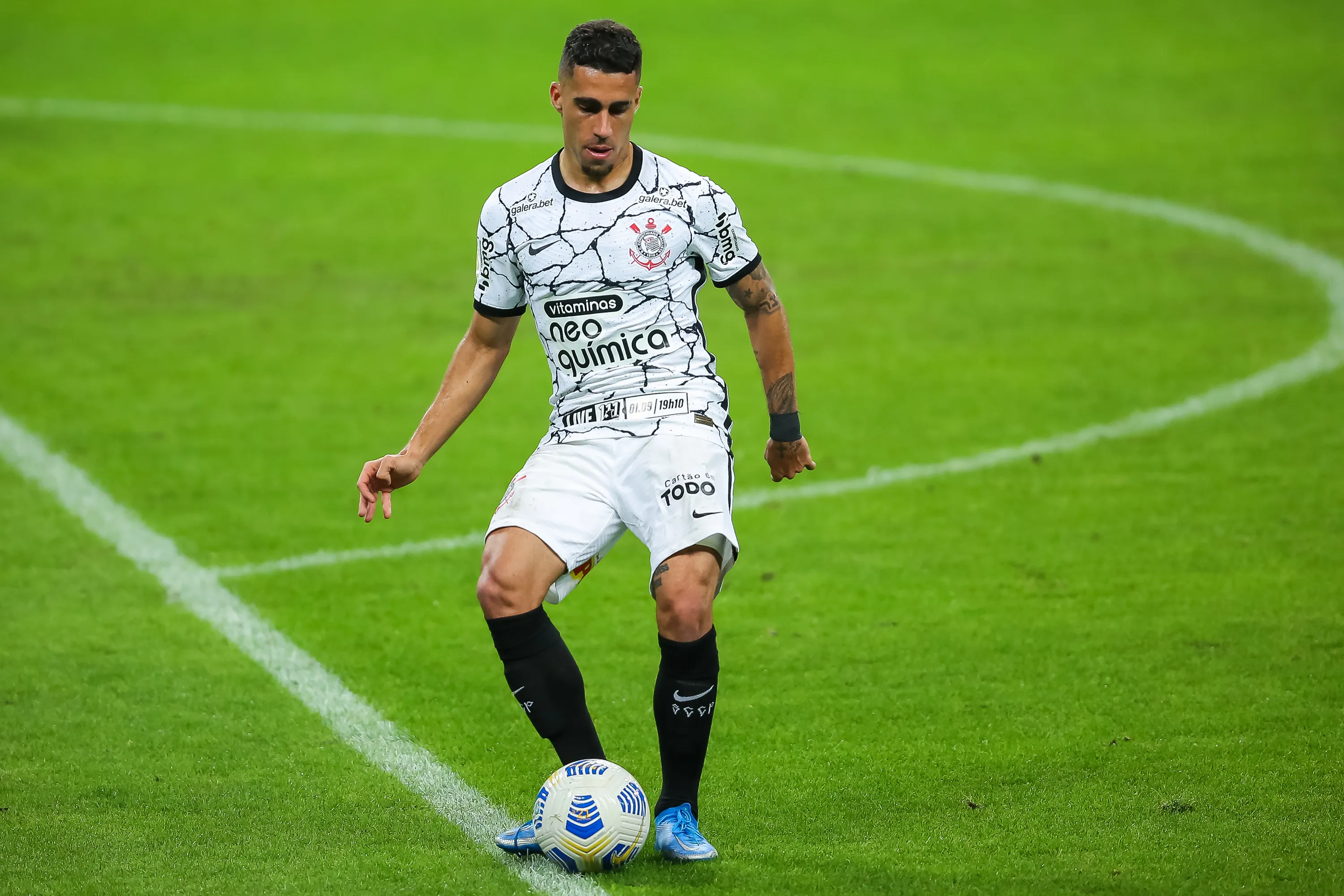 Botafogo tem concorrência do Internacional por João Victor. Foto: Pedro H. Tesch/AGIF