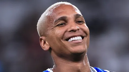 Deyverson jogador do Cuiabá durante aquecimento antes da partida contra o Corinthians no estadio Arena Corinthians pelo campeonato BRASILEIRO A 2023. Foto: Ettore Chiereguini/AGIF