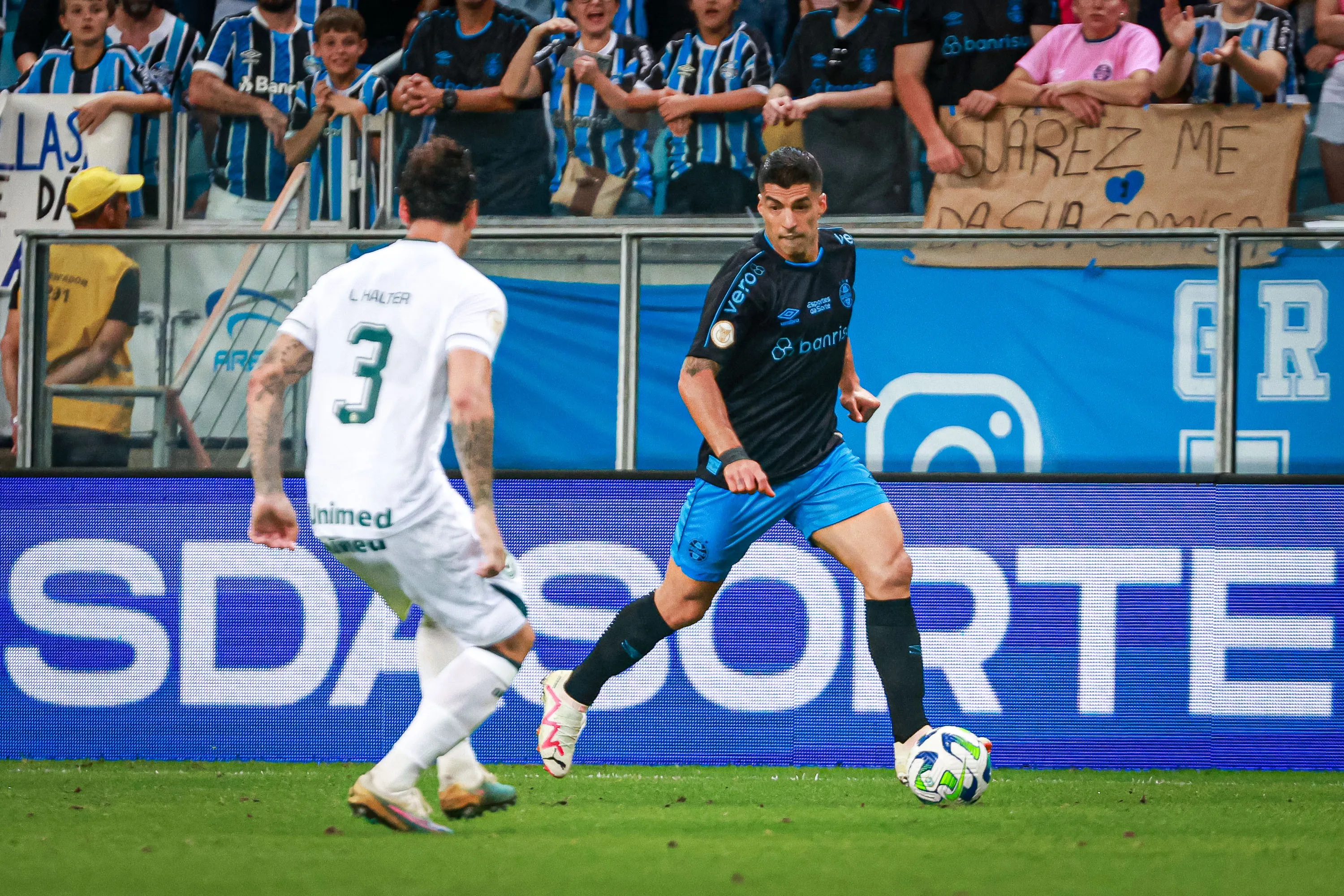 Luis Suarez durante partida contra o Goias no estadio Arena do Gremio. Foto: Maxi Franzoi/AGIF