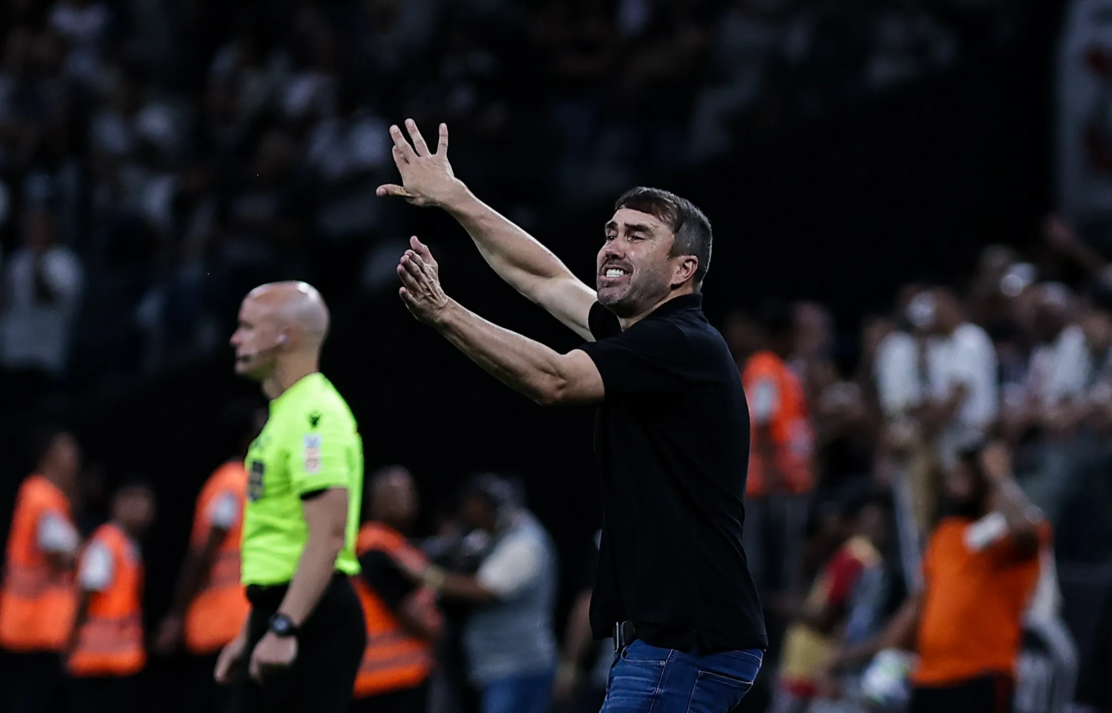 Eduardo Coudet técnico do Internacional durante partida contra o Corinthians na Arena Corinthians pelo campeonato Brasileiro A 2023. Foto: Fabio Giannelli/AGIF