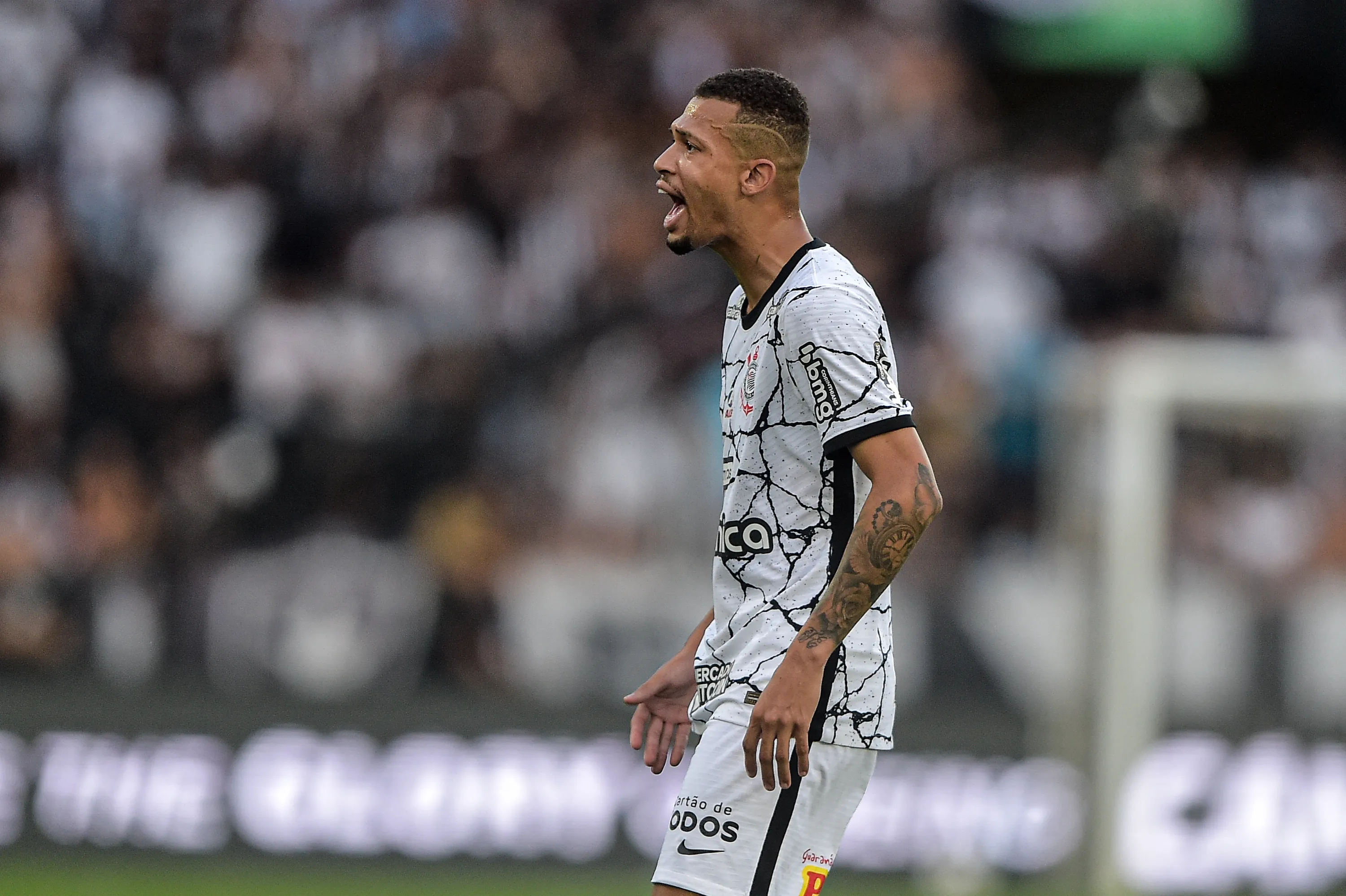 Joao Victor durante partida contra o Botafogo no estadio Engenhao pelo campeonato Brasileiro A 2022. Foto: Thiago Ribeiro/AGIF