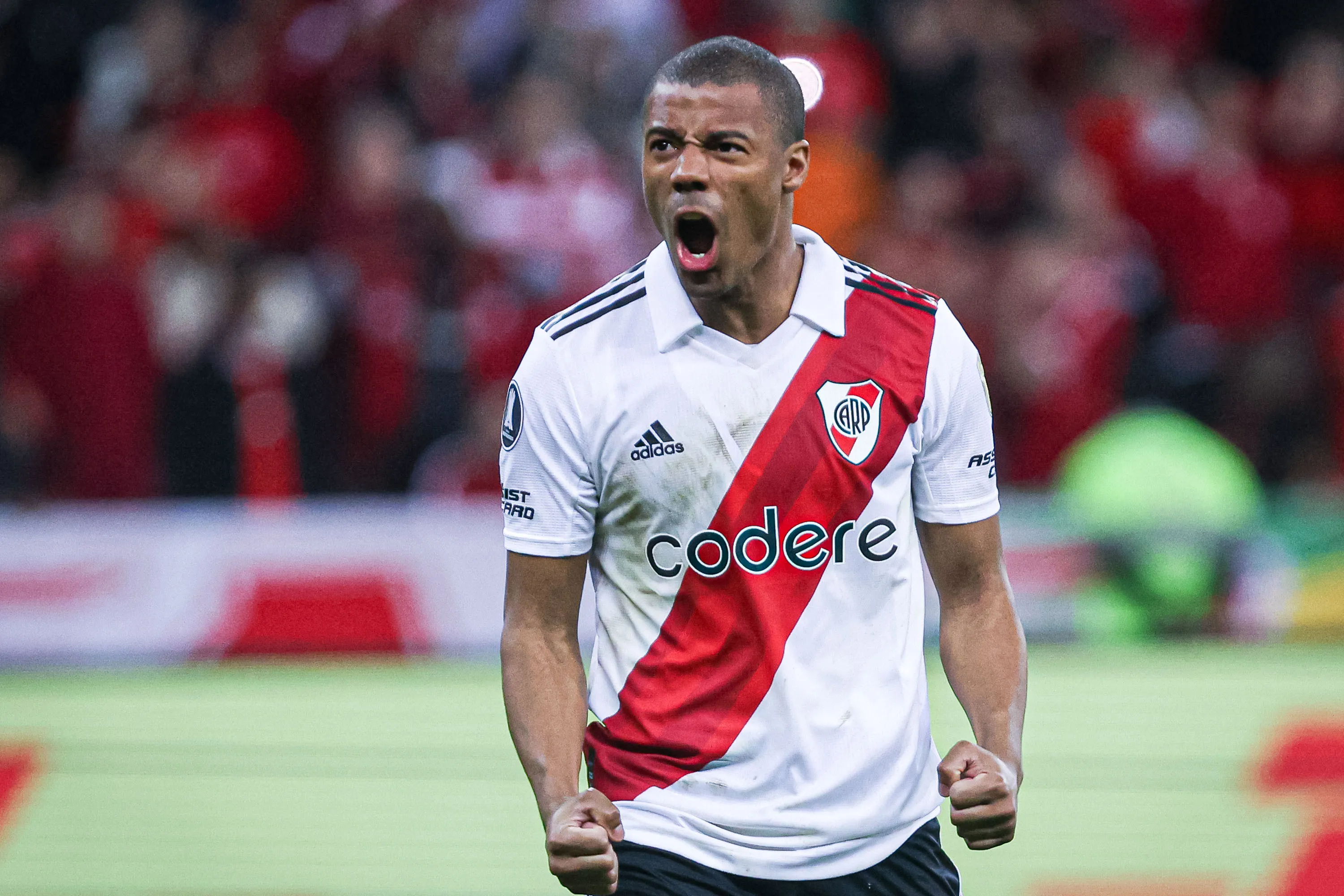 Nico De La Cruz jogador do River Plate comemora gol marcado de penalti em decisao durante partida contra o Internacional no estadio Beira-Rio pelo campeonato Libertadores 2023. Foto: Maxi Franzoi/AGIF
