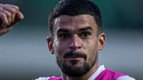 Cauly durante partida contra o Goiás no estádio Serrinha pelo campeonato Brasileiro A 2023. Foto: Isabela Azine/AGIF