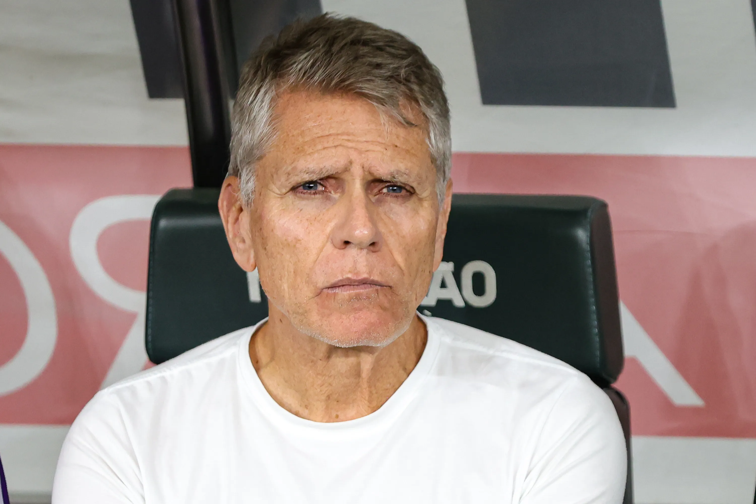 Foto: Gilson Lobo/AGIF – Paulo Autuori na partida contra o Cruzeiro no Campeonato Brasileiro.