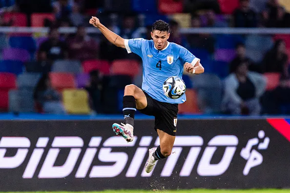 . (Photo by Marcio Machado/Eurasia Sport Images/Getty Images) – Mateo Ponte atuando pela Seleção do Uruguai sub-23