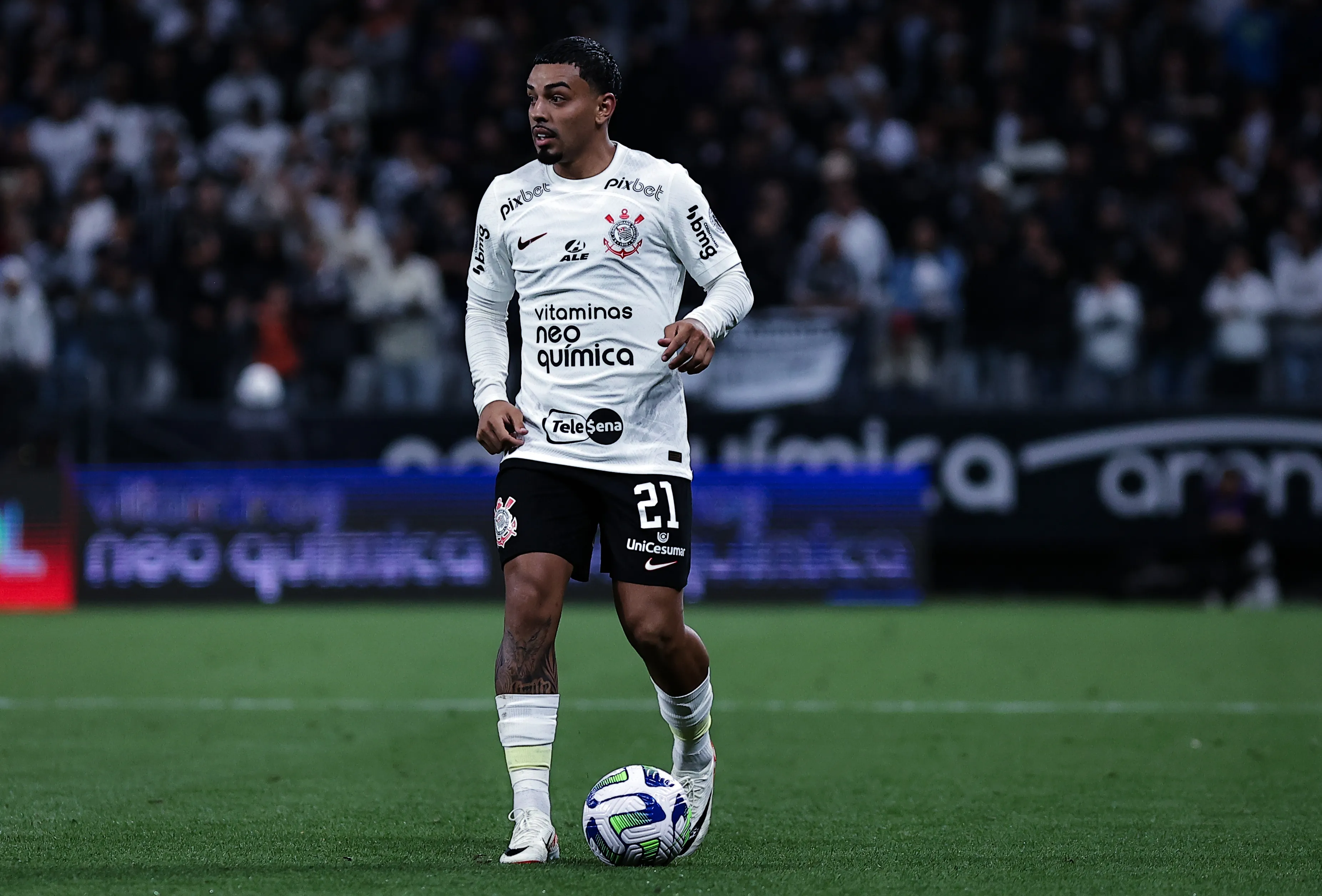 Foto: Fabio Giannelli/AGIF – Matheus Bidu em ação pelo Corinthians no Campeonato Brasileiro.