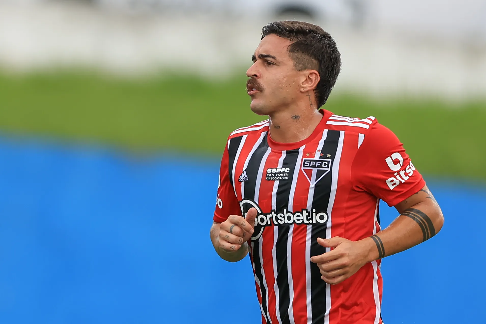 Gabriel Neves durante partida contra o Santo Andre no estadio Bruno Jose Daniel pelo campeonato Paulista 2023. Foto: Marcello Zambrana/AGIF