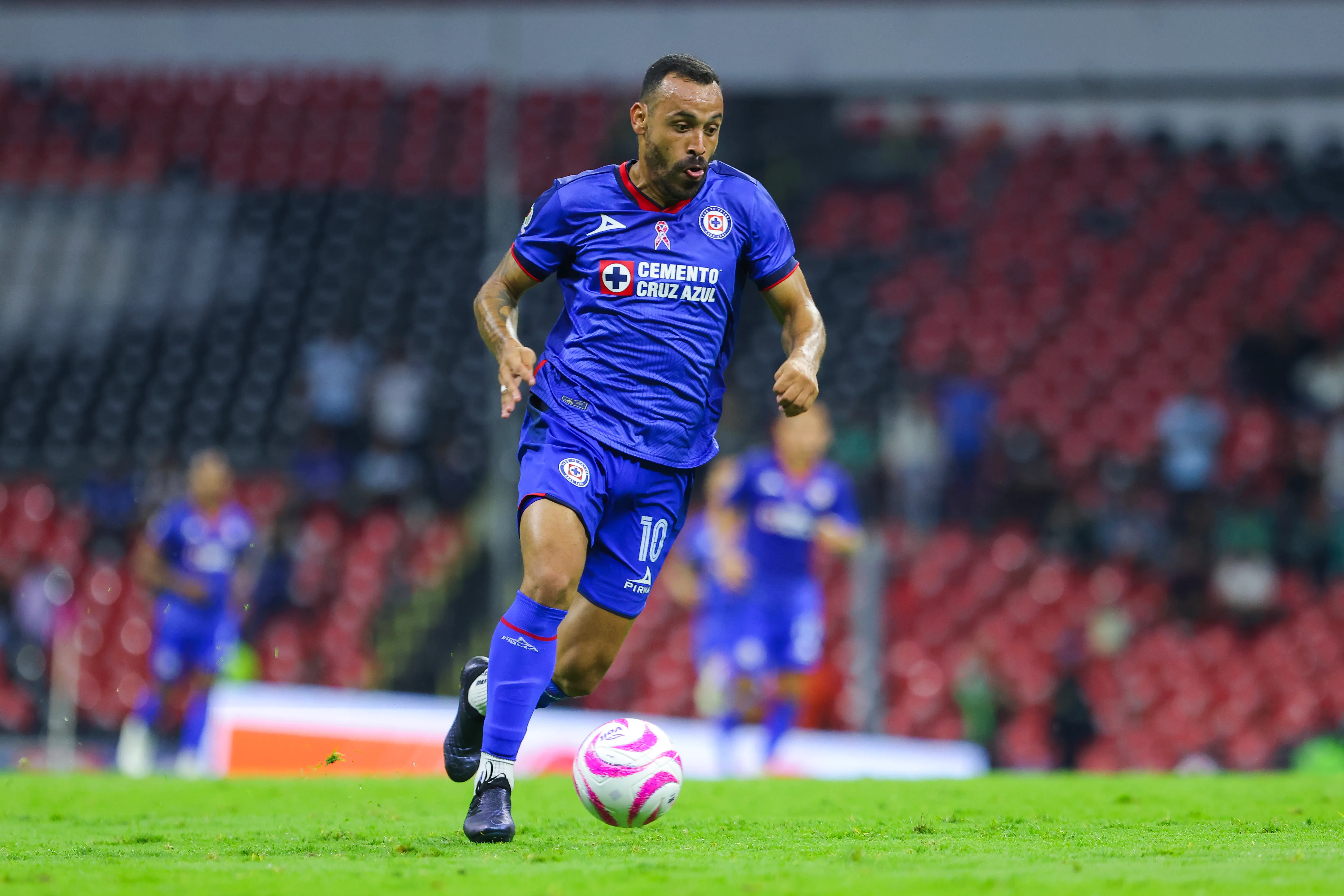 Moises Vieira em ação pelo Cruz Azul. Foto: Agustin Cuevas/Getty Images